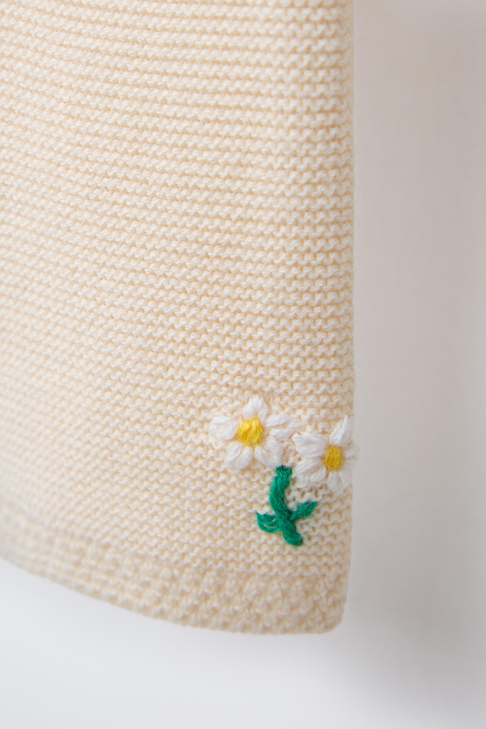 EMBROIDERED FLORAL LINKS KNIT PANTS