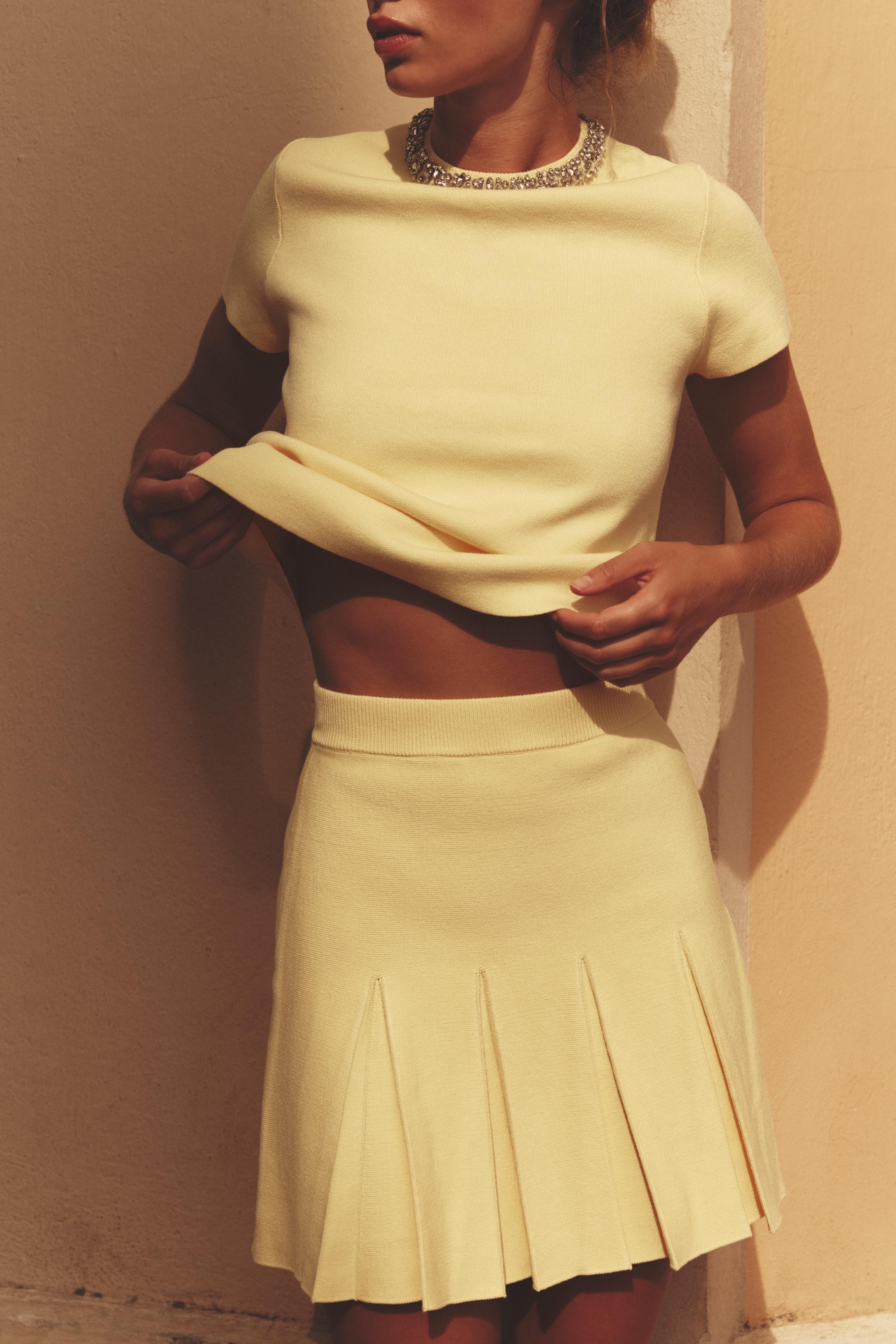 BOX PLEAT KNIT MINI SKIRT