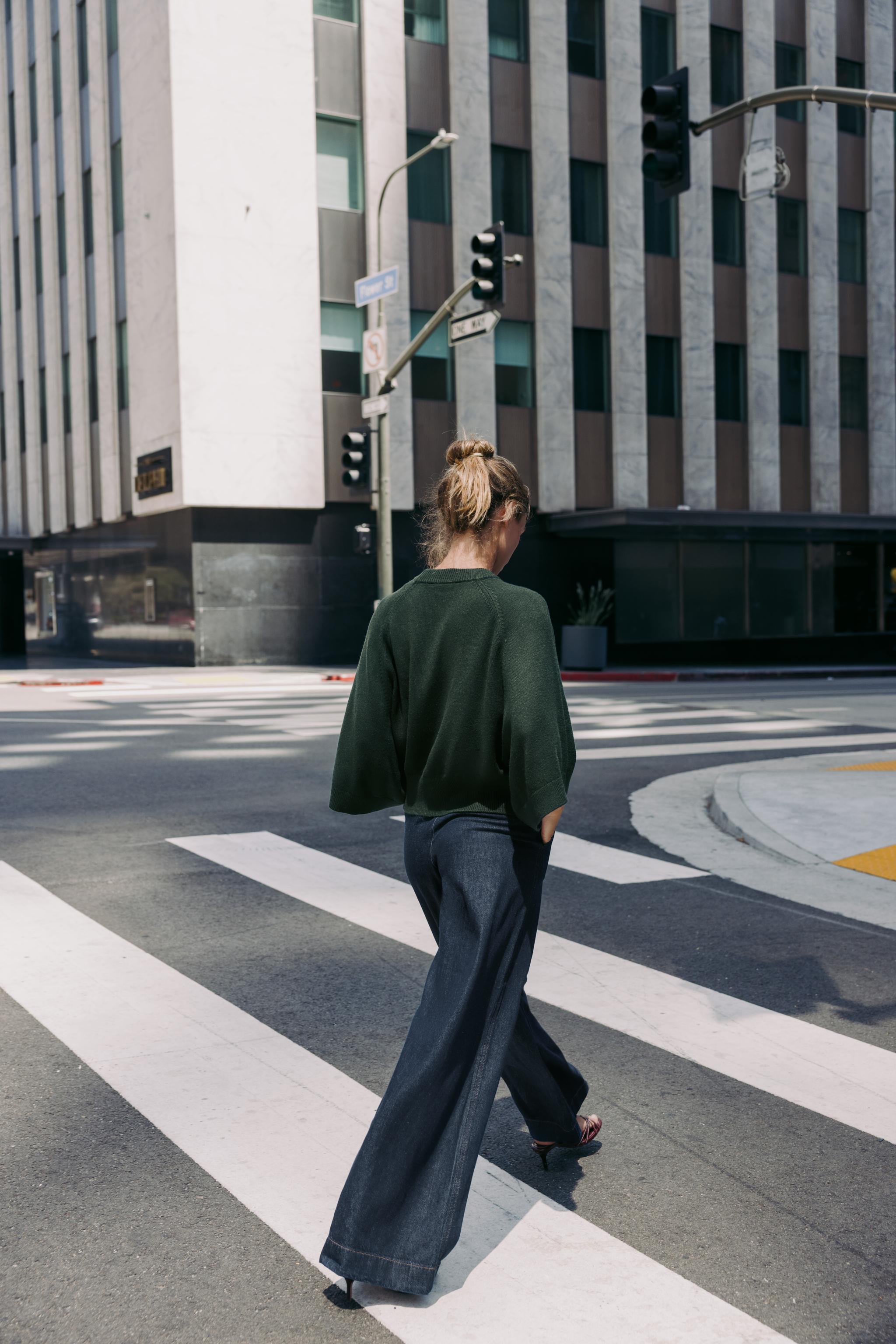 WIDE SLEEVE KNIT SWEATER