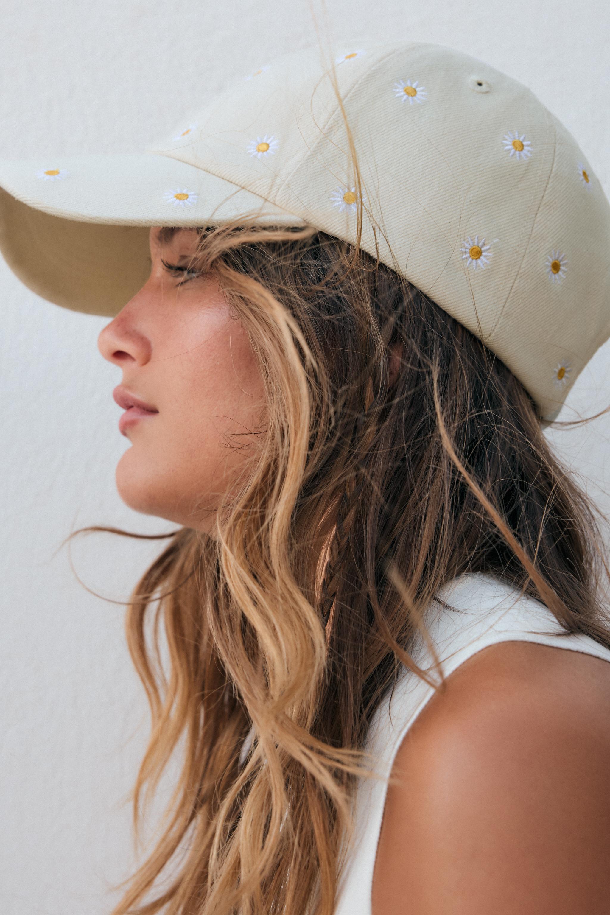 FLORAL EMBROIDERY TWILL CAP