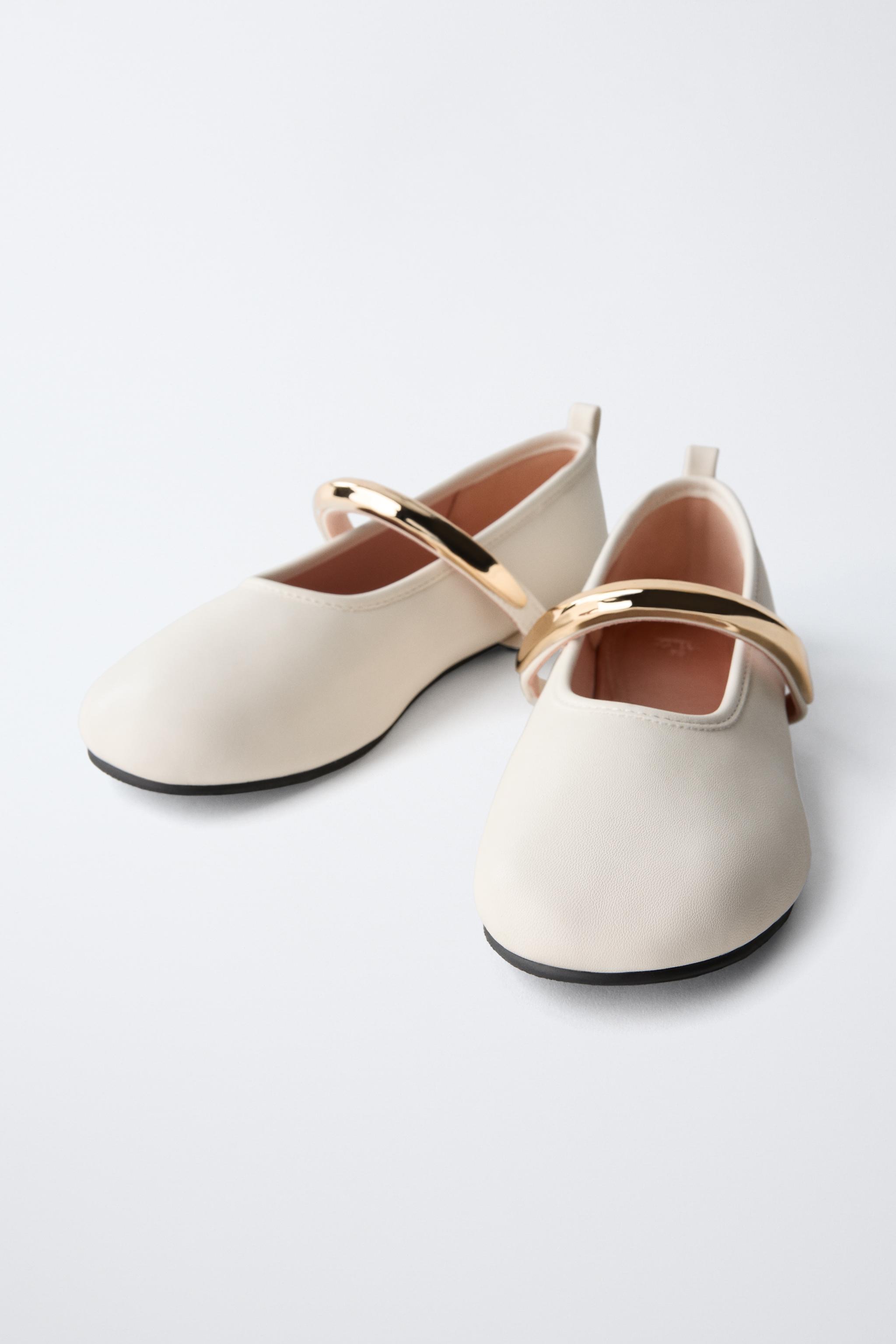 BALLET FLATS WITH METAL STRAP