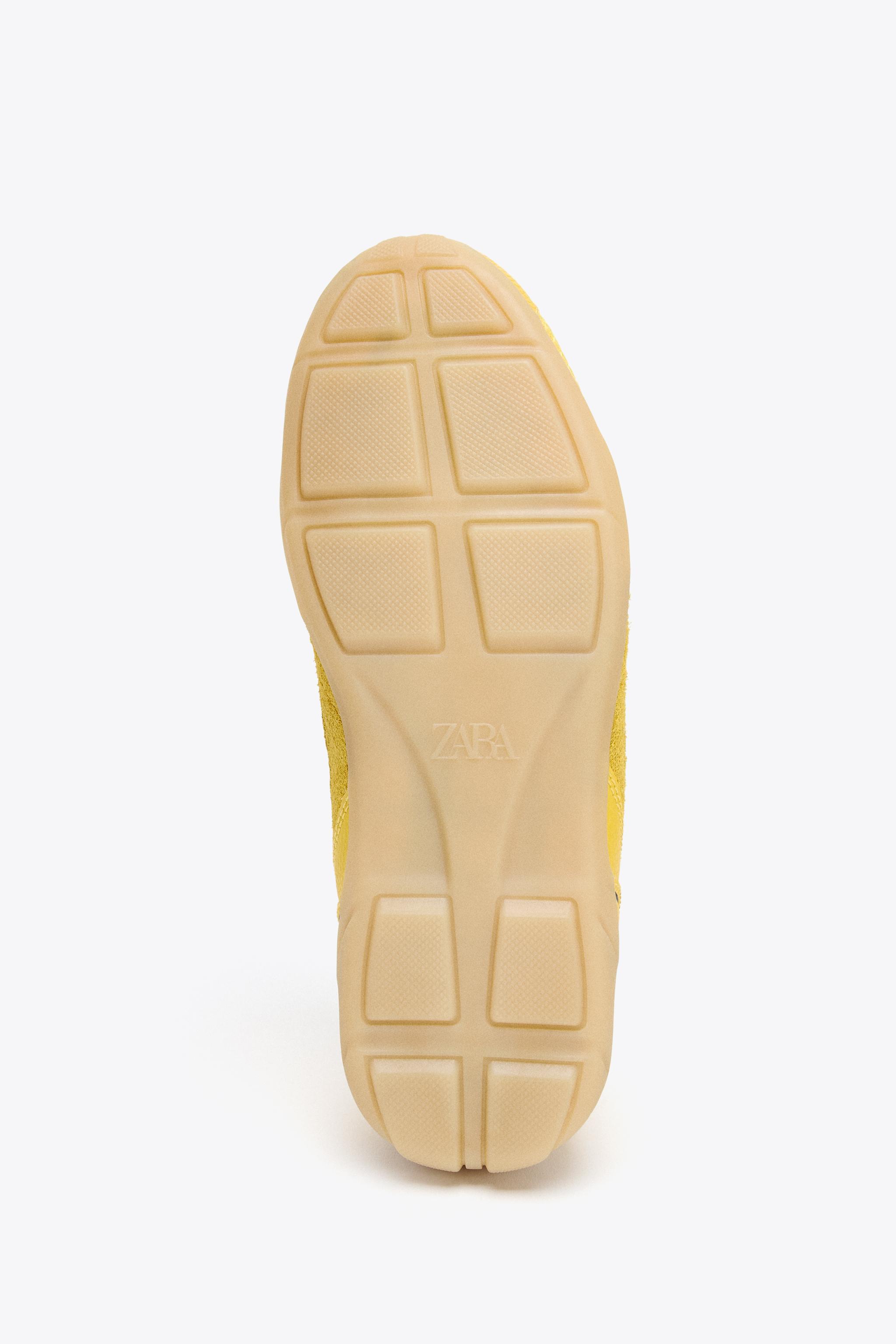 CONTRAST RUNNING SHOES