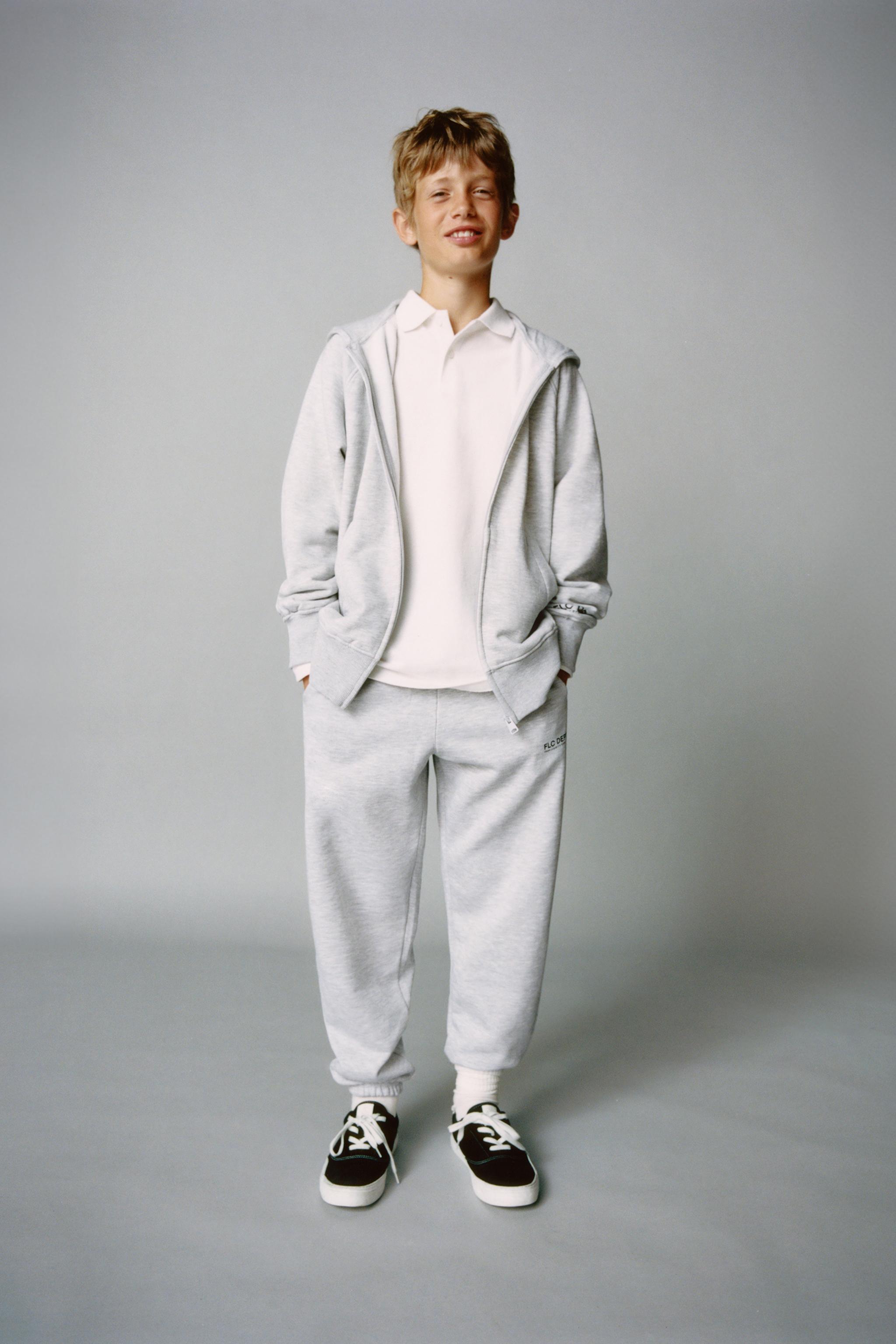 BASIC ZIP SWEATSHIRT