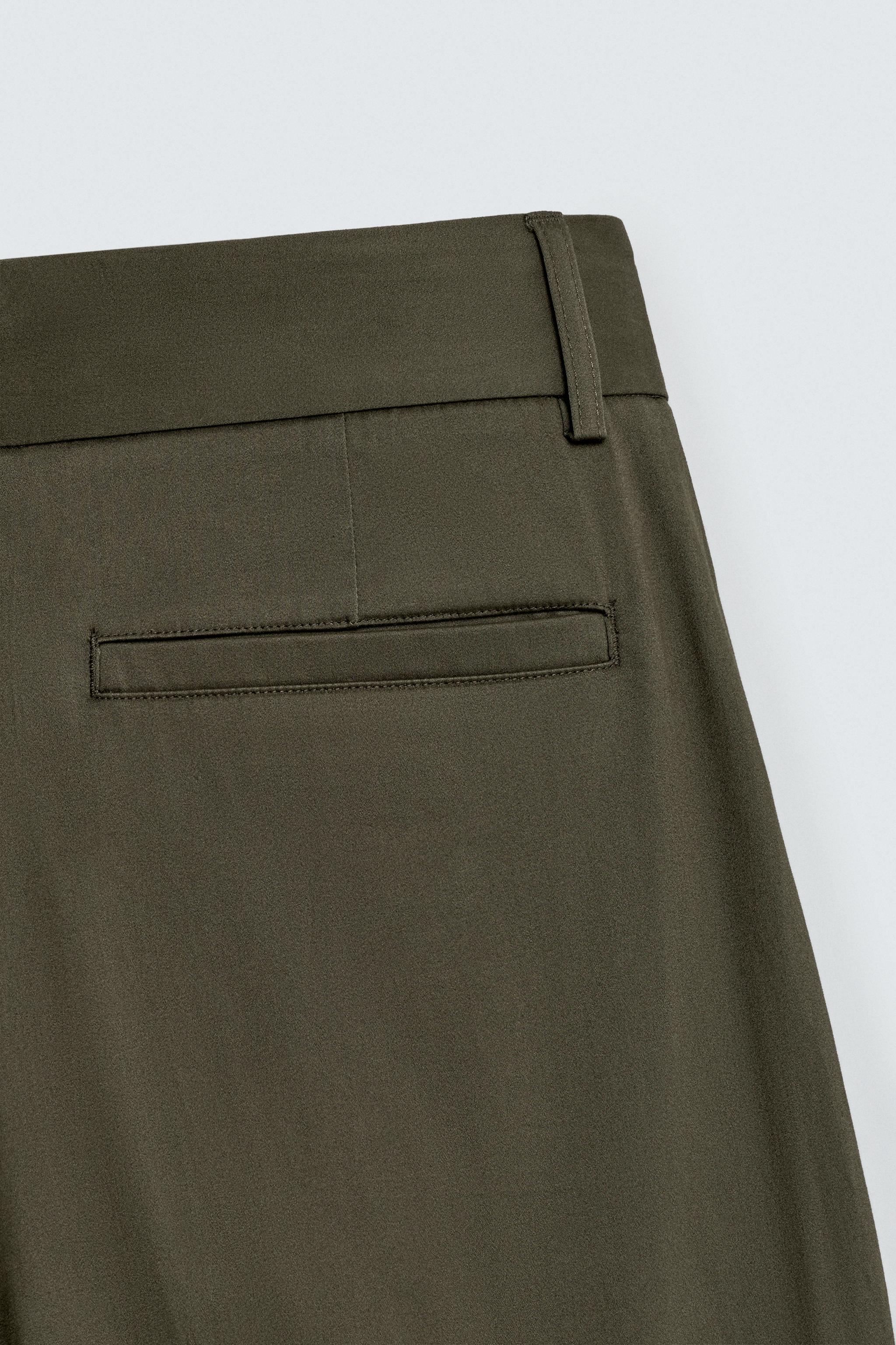 RELAXED FIT PLEATED PANTS