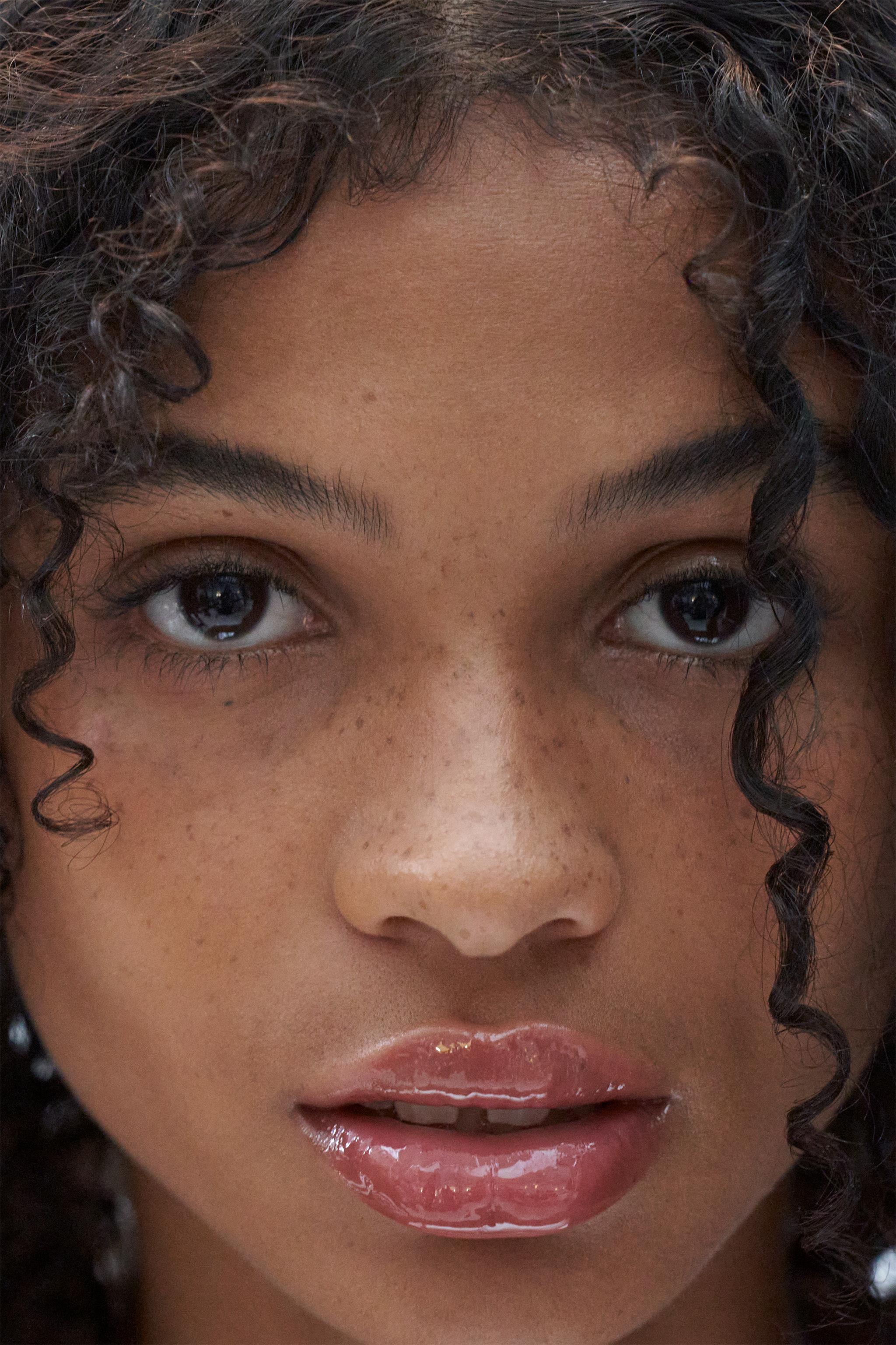 GLOSS LIPSTICK - GLOSSY TWIST