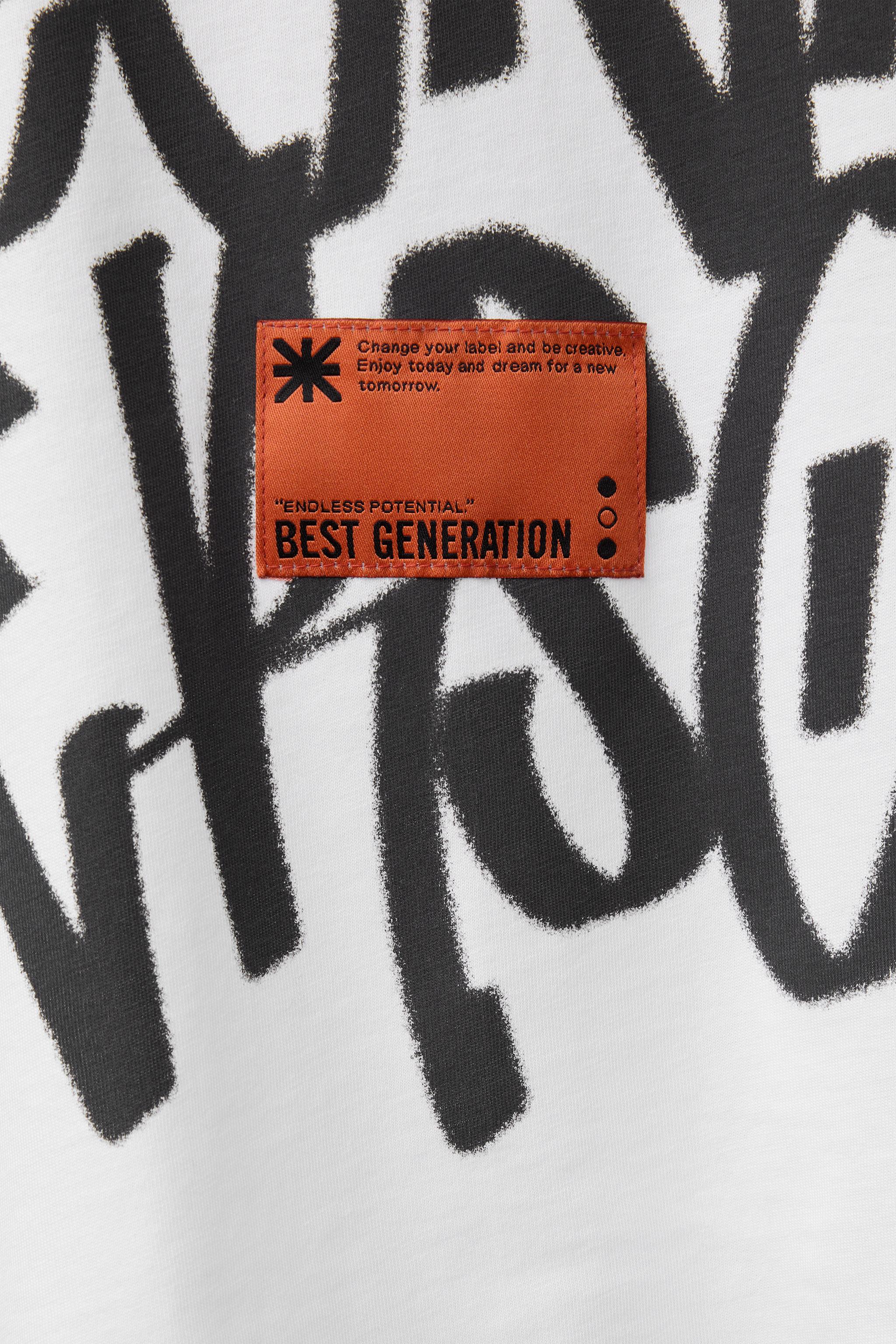 GRAFFITI PRINT T-SHIRT