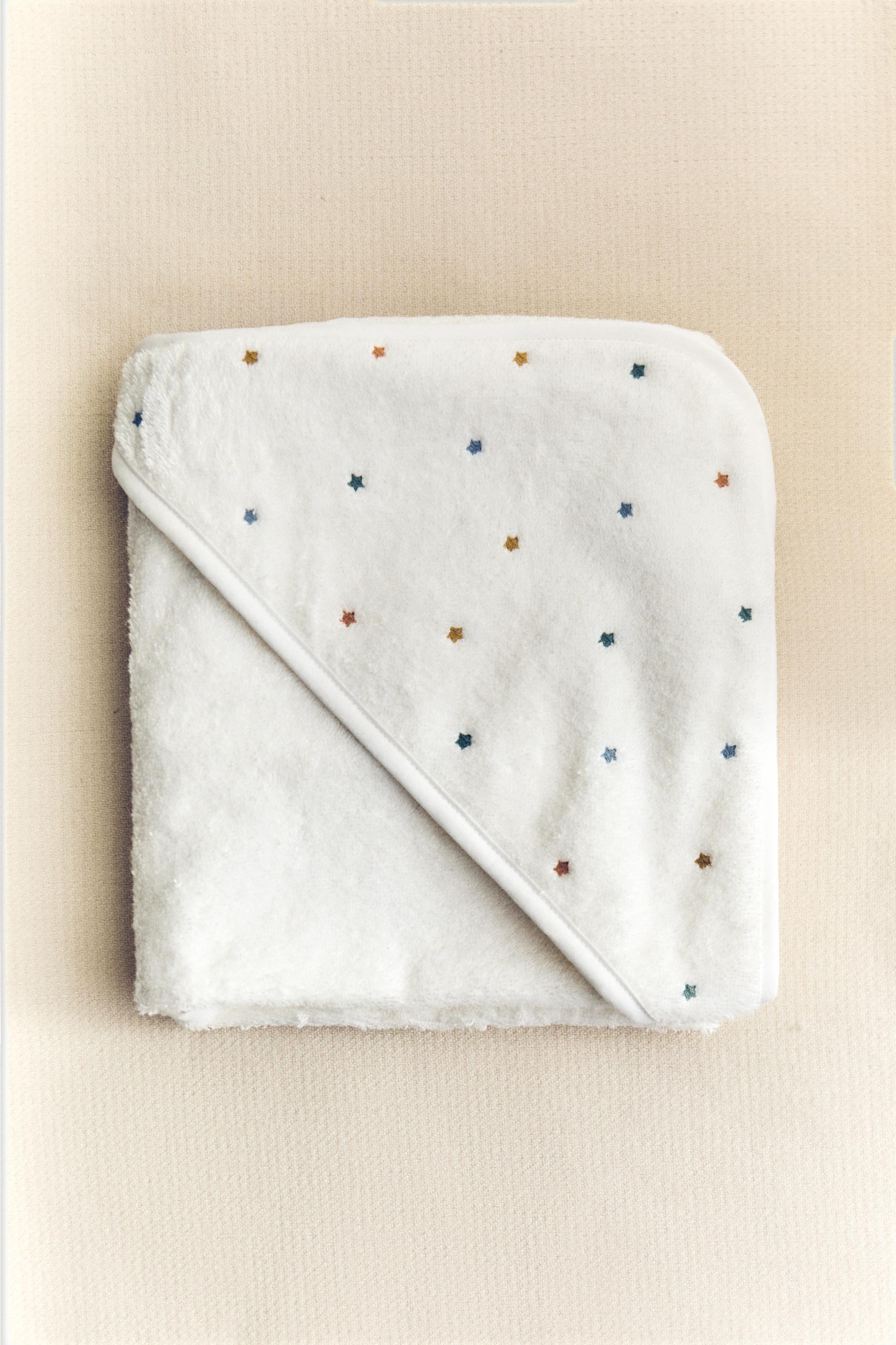HOODED BABY TOWEL WITH STARS