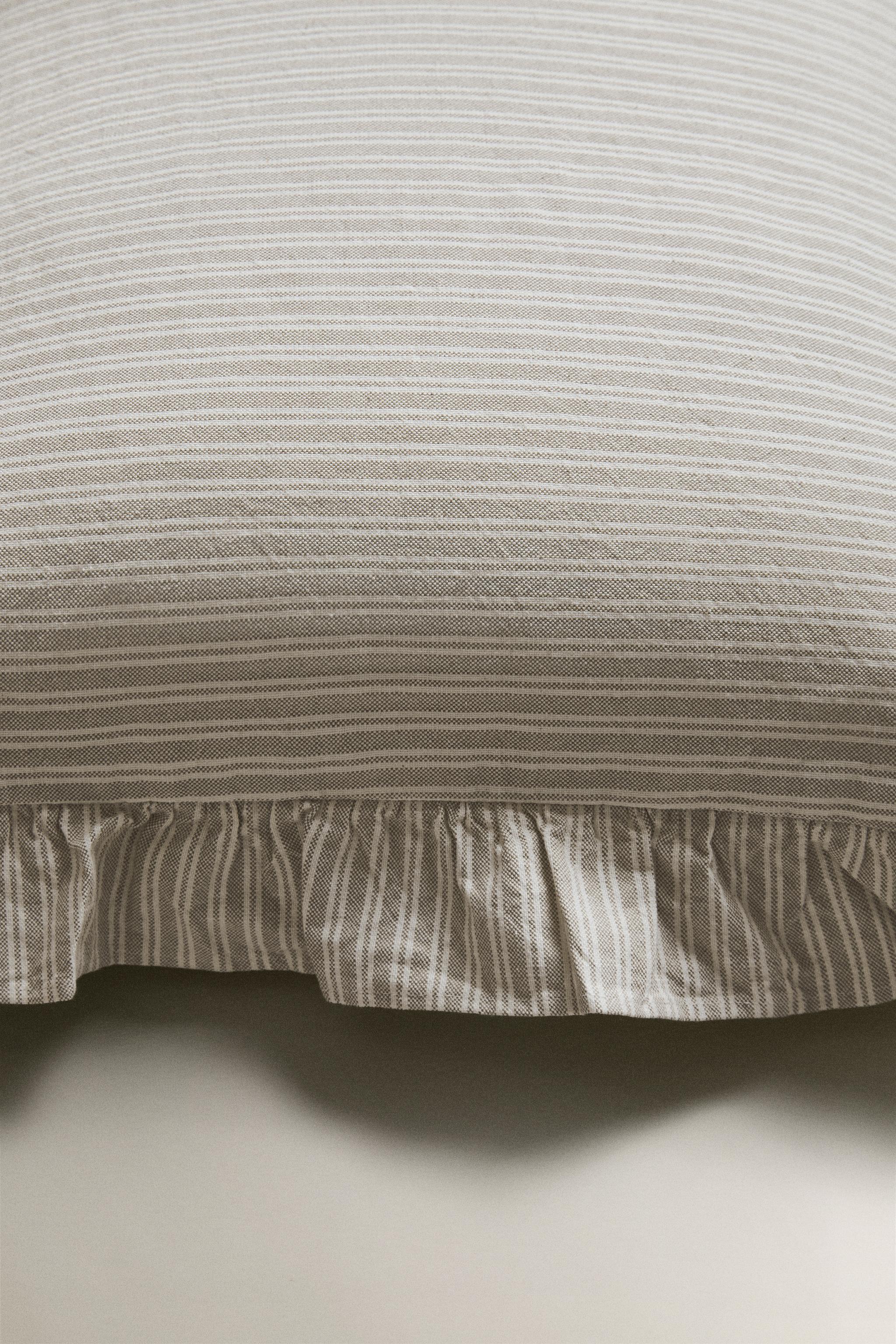 CHILDREN’S STRIPED THROW PILLOW COVER