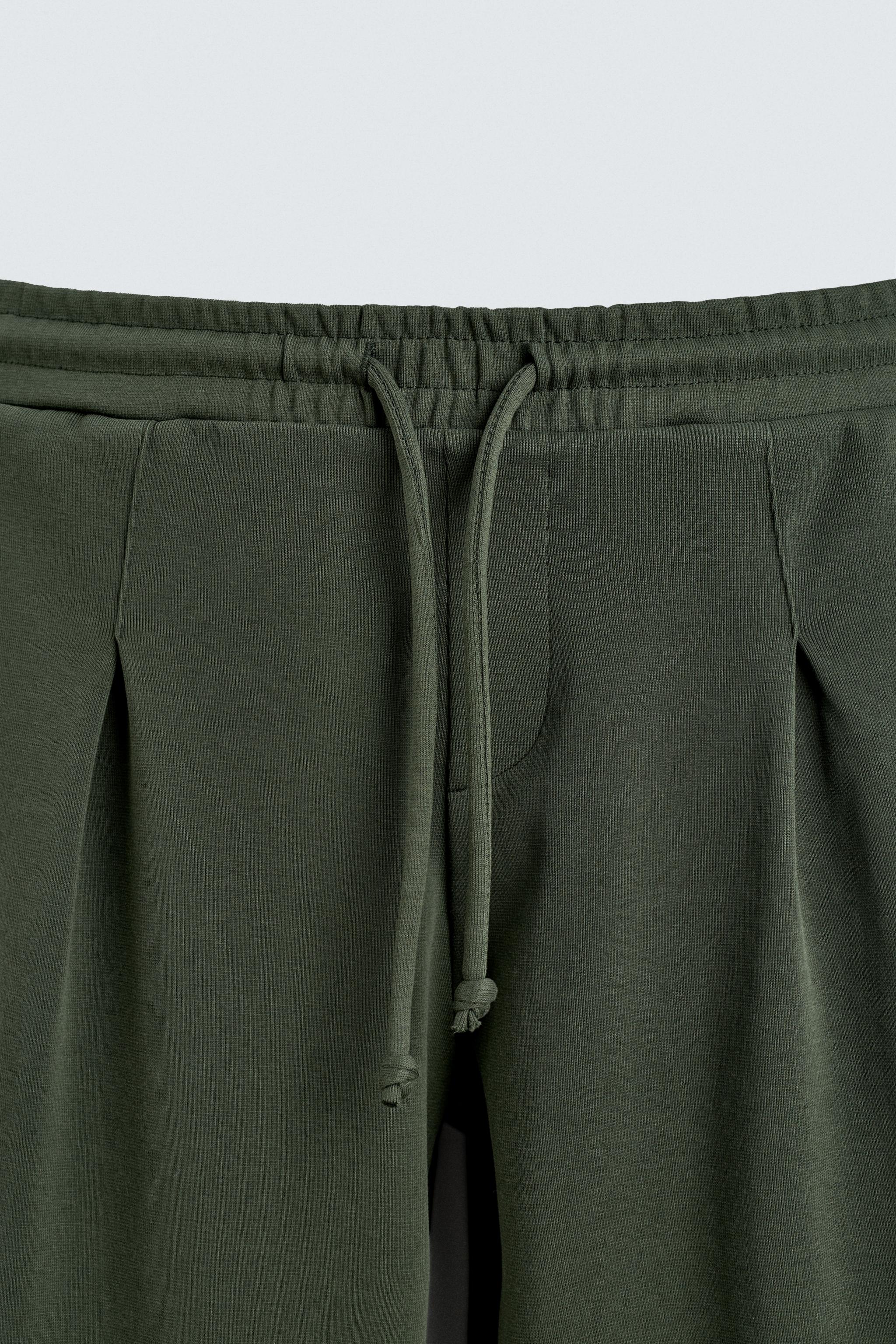 WIDE FIT PLEATED JOGGER PANTS