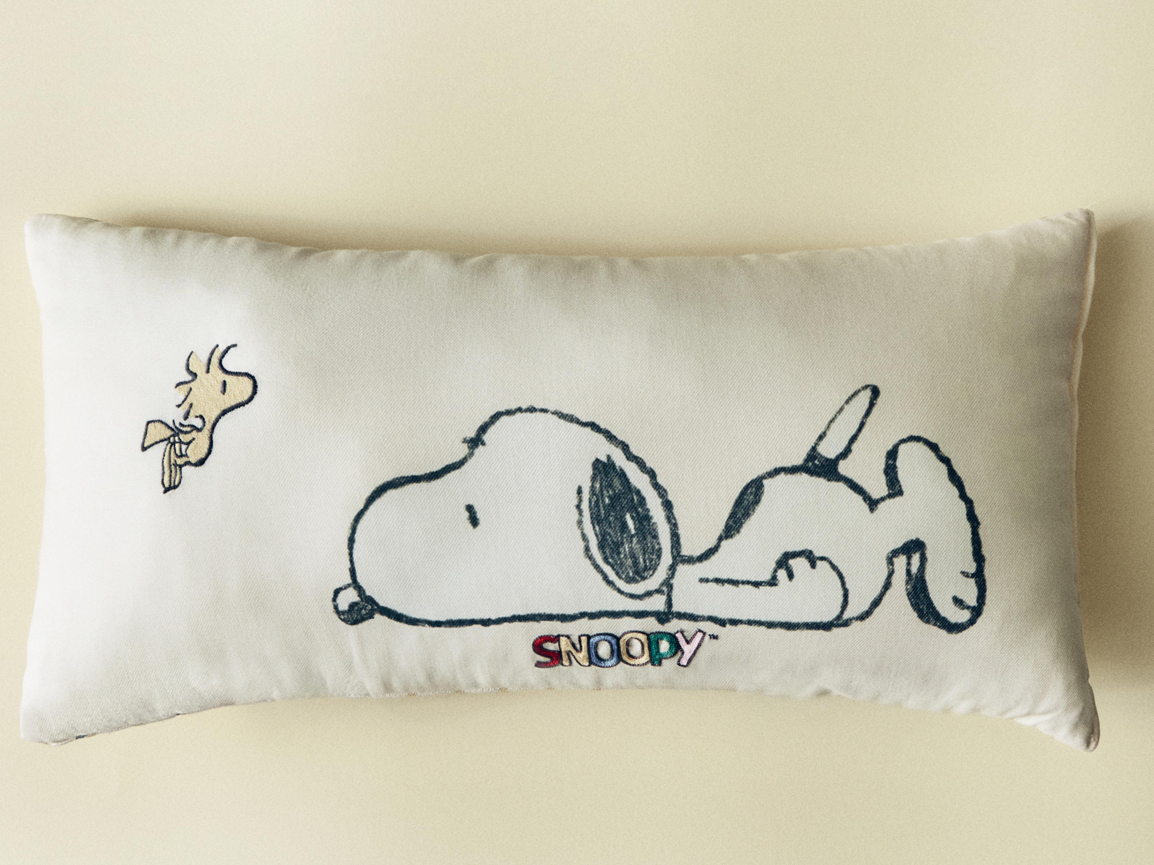 CHILDREN’S PEANUTS™ LONG THROW PILLOW