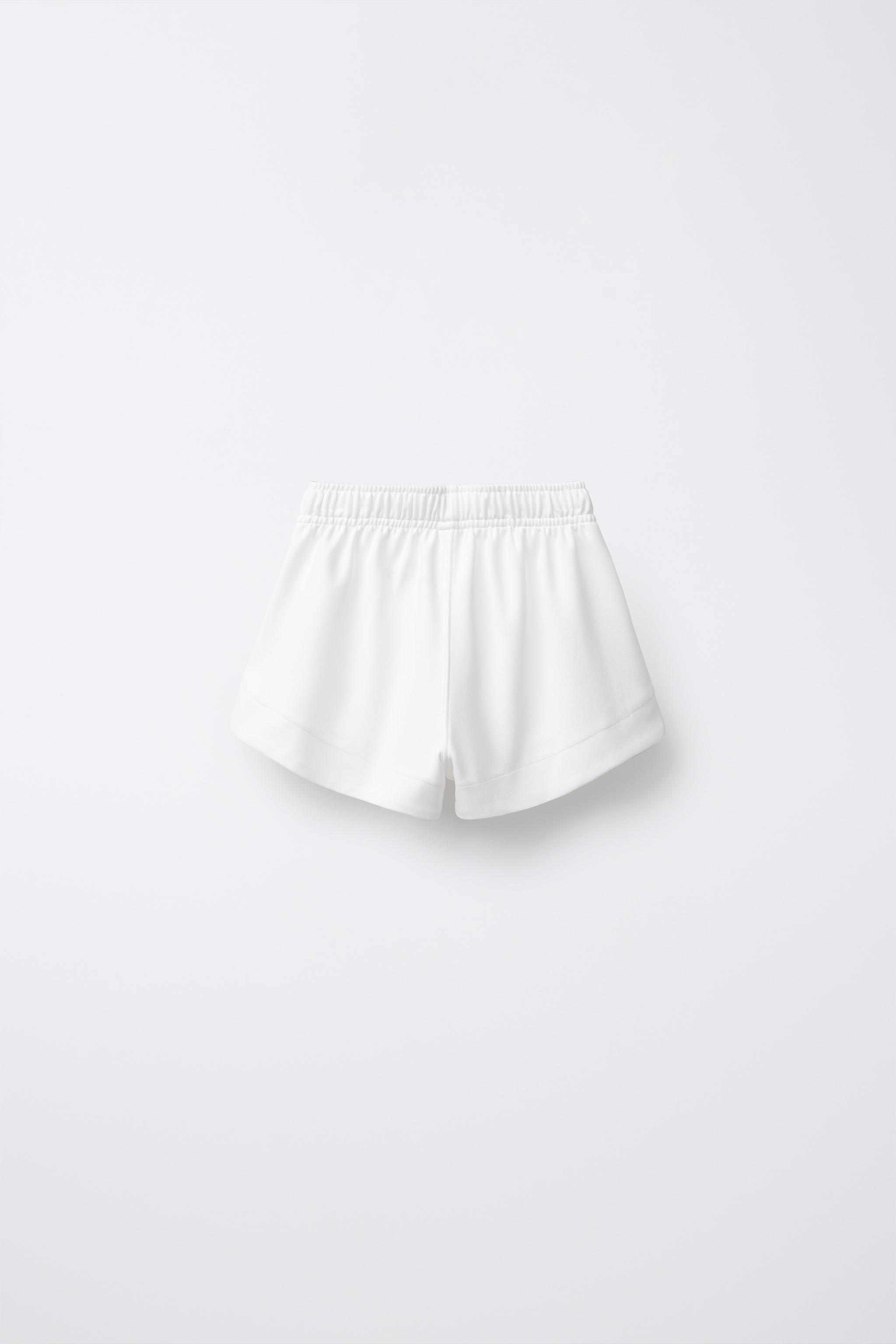 PIPING DETAIL SHORTS