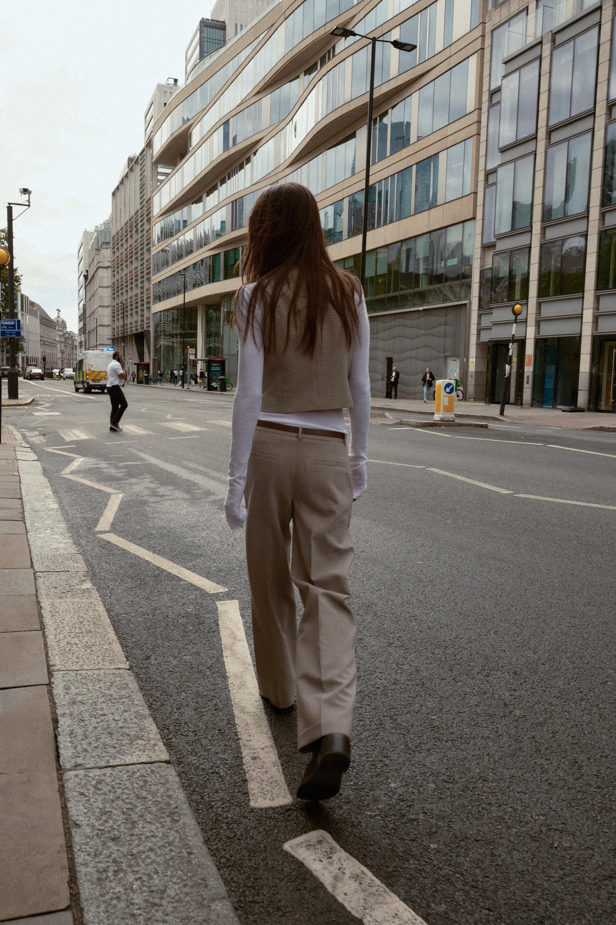 CHECKERED BELTED PANTS