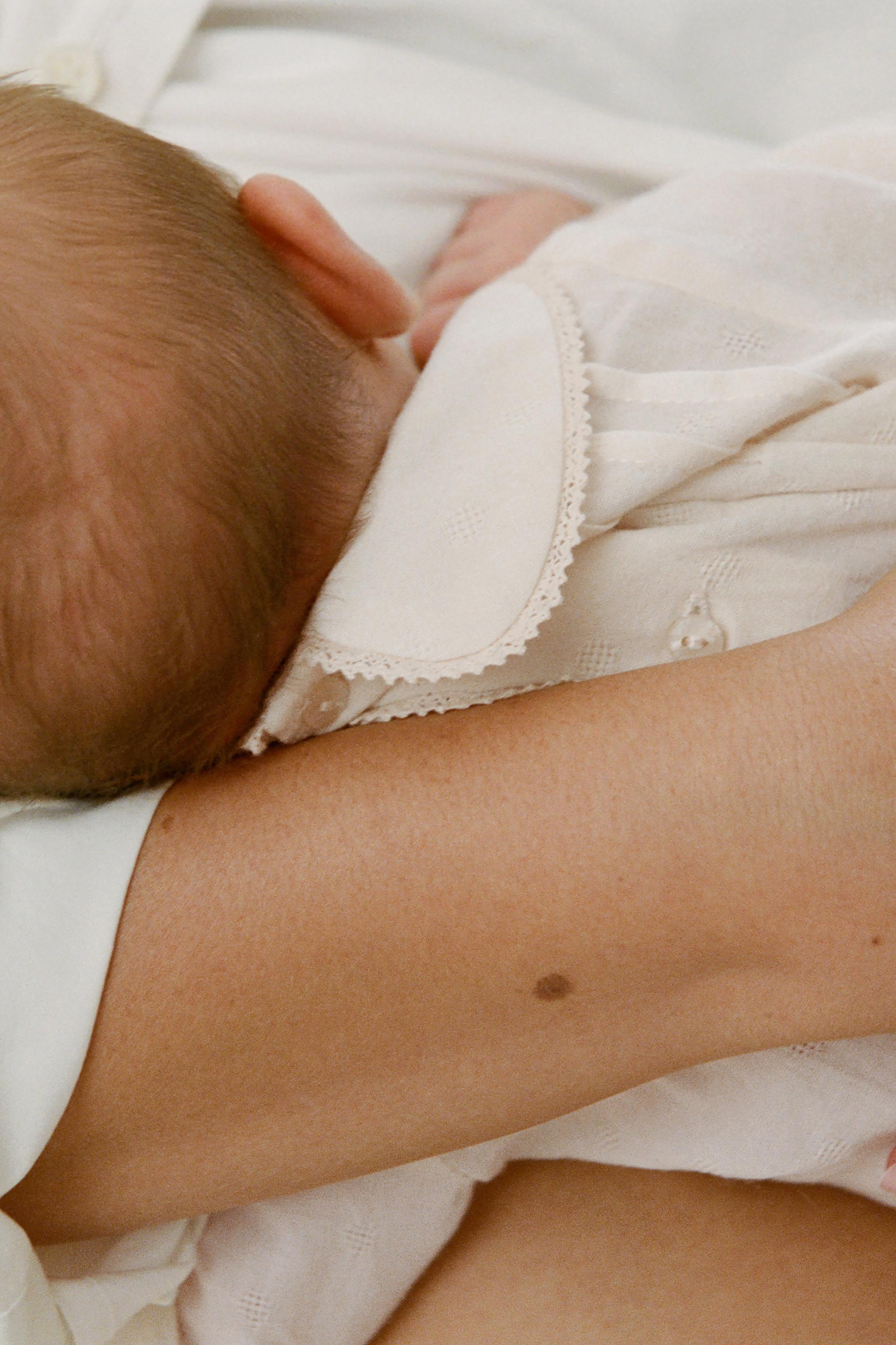 LACE TRIM BODSUIT WITH DARTS