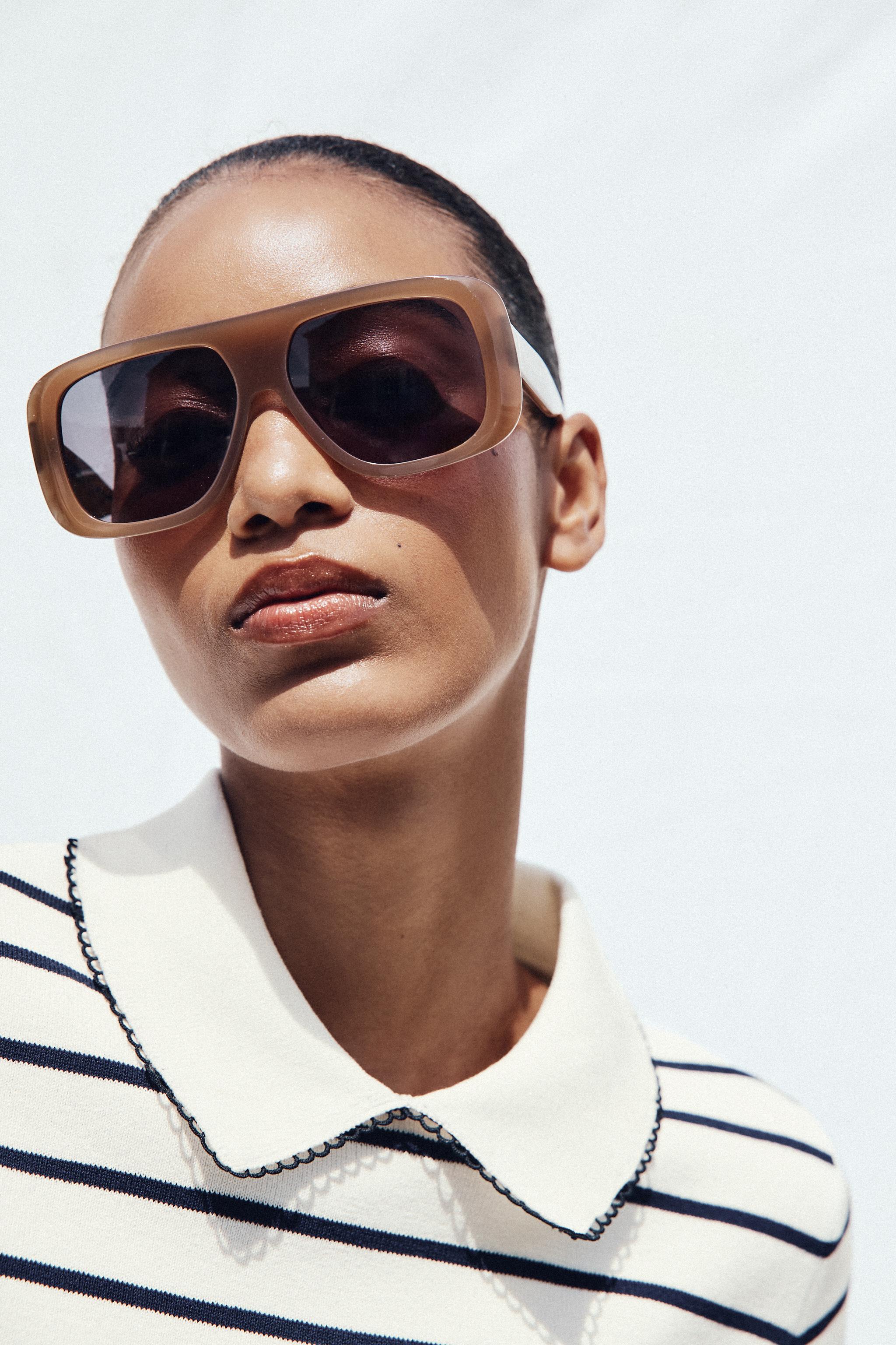 CONTRAST TRIM KNIT TOP