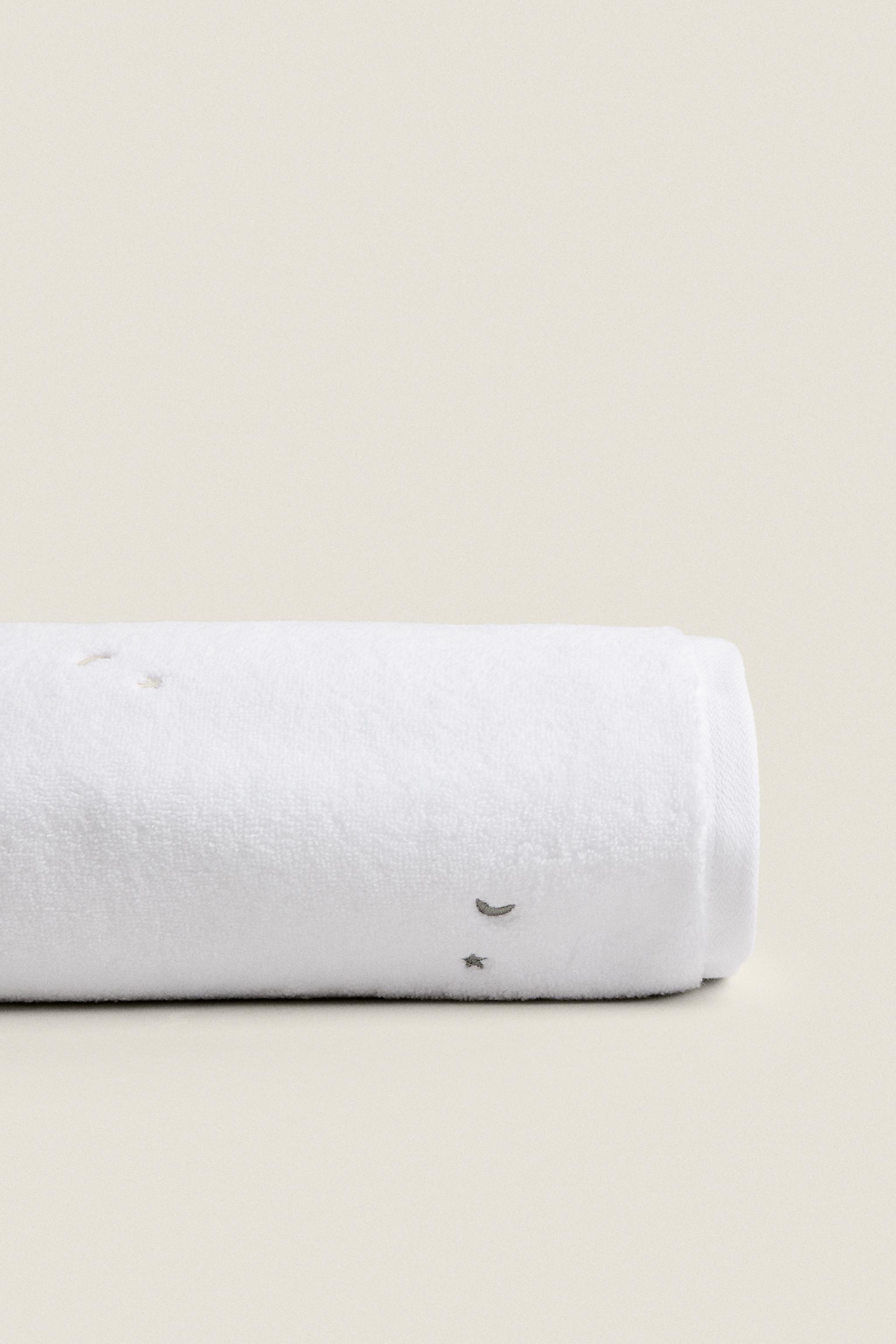 CHILDREN'S BATH TOWEL WITH STARS AND MOONS