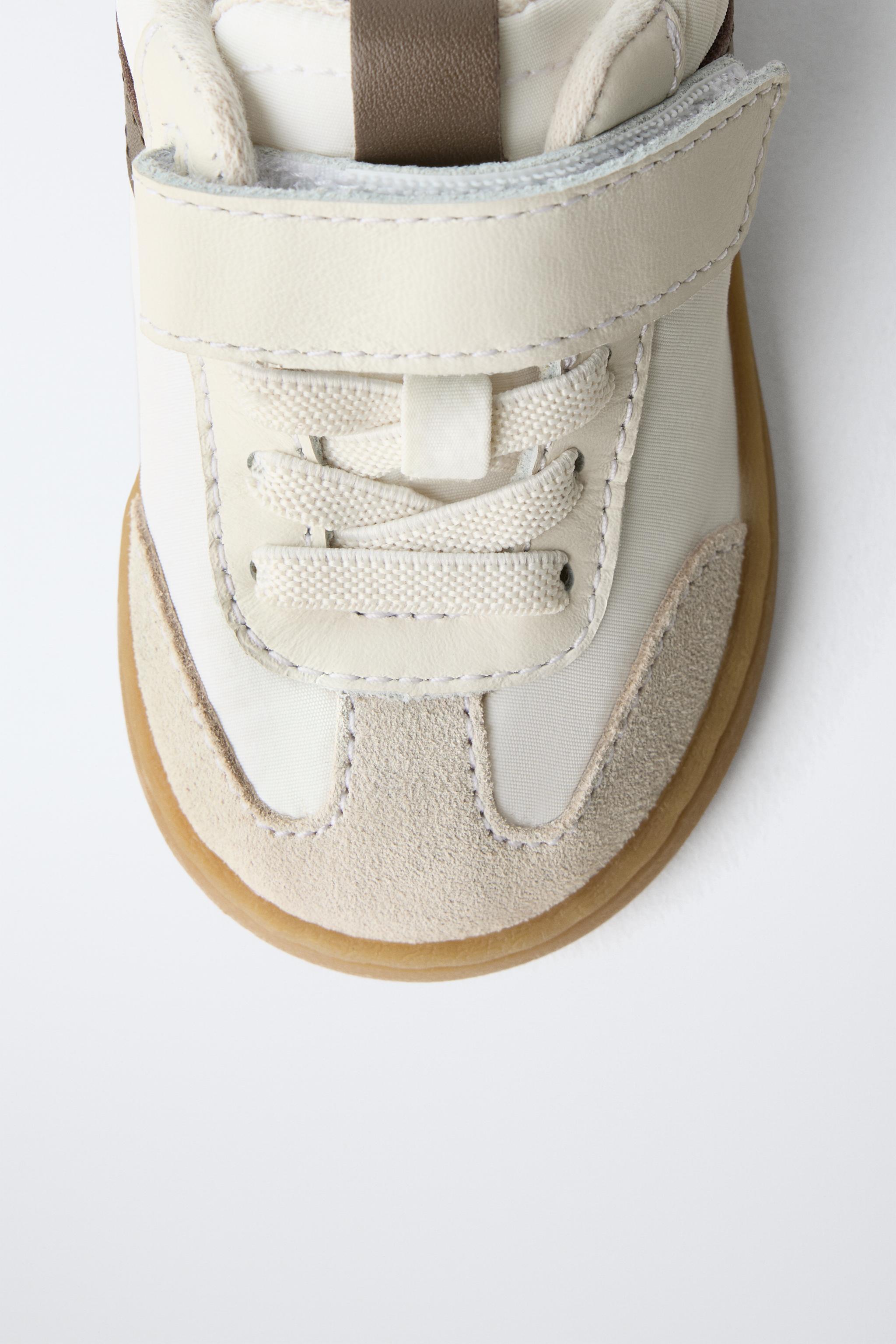 RETRO BAREFOOT SNEAKERS