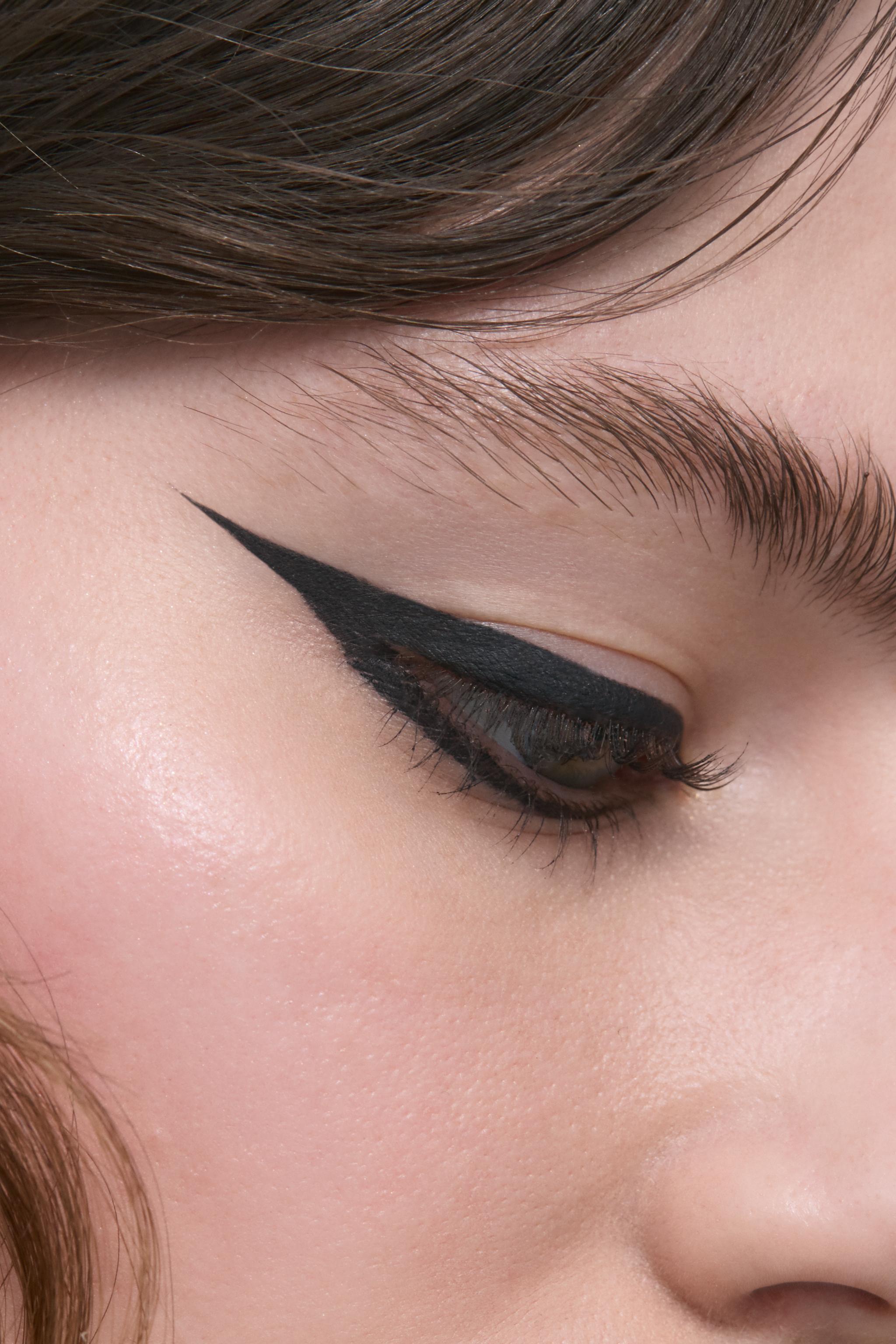 LIQUID EYELINER - PRECI-EYES