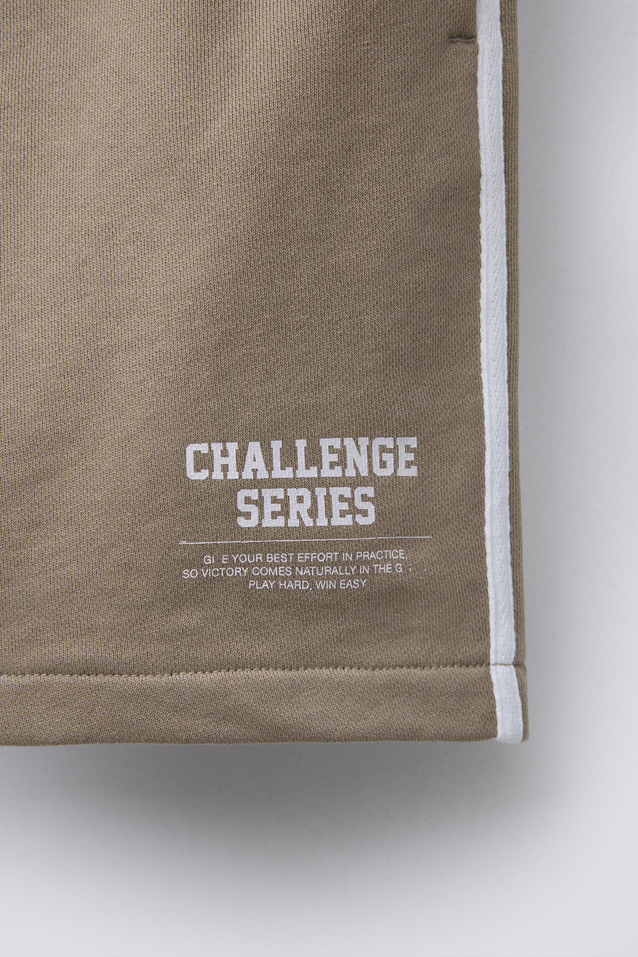 CONTRAST PIPING JOGGING SHORTS