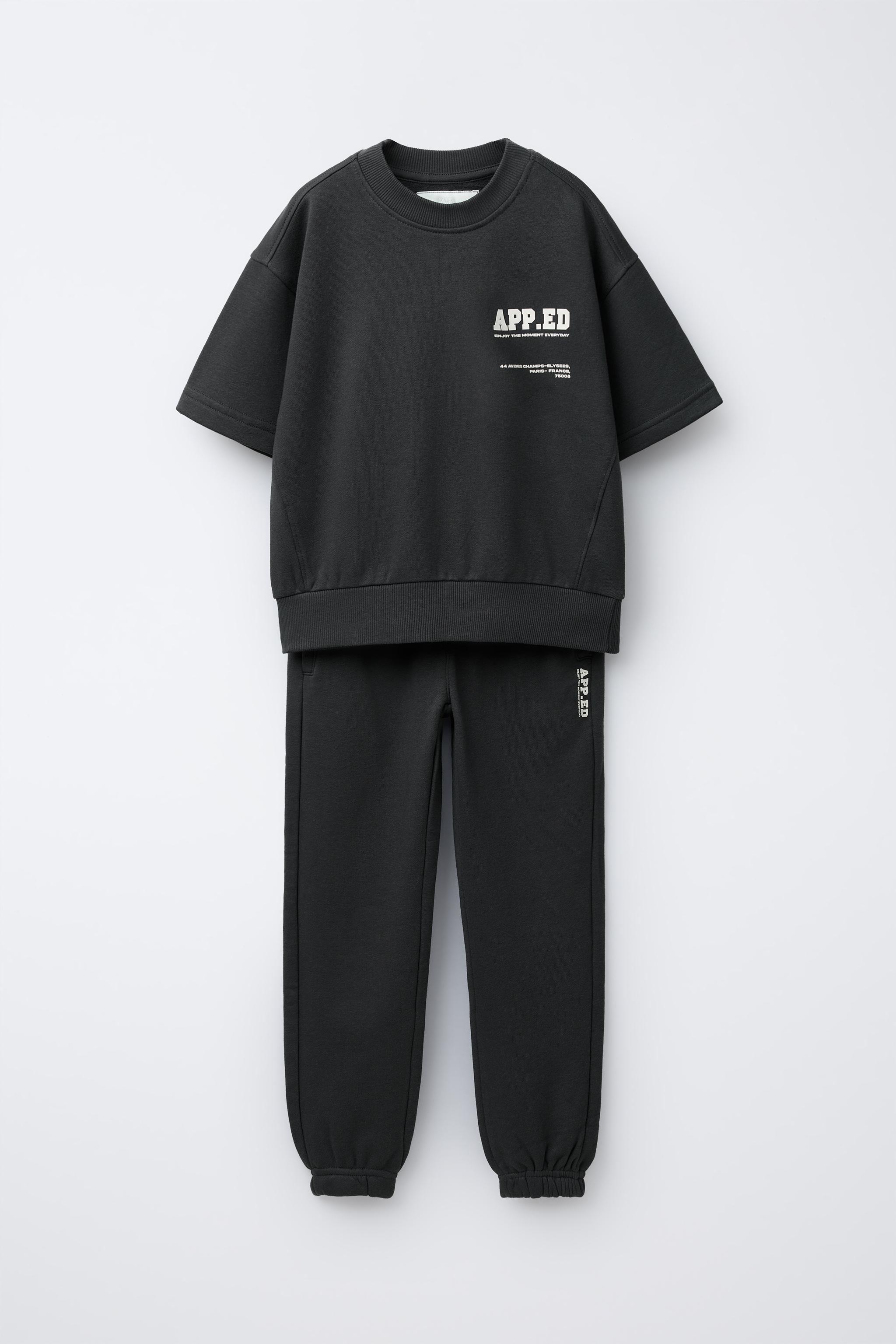 SHORT SLEEVE SWEATSHIRT AND JOGGER PANTS SET TEXT