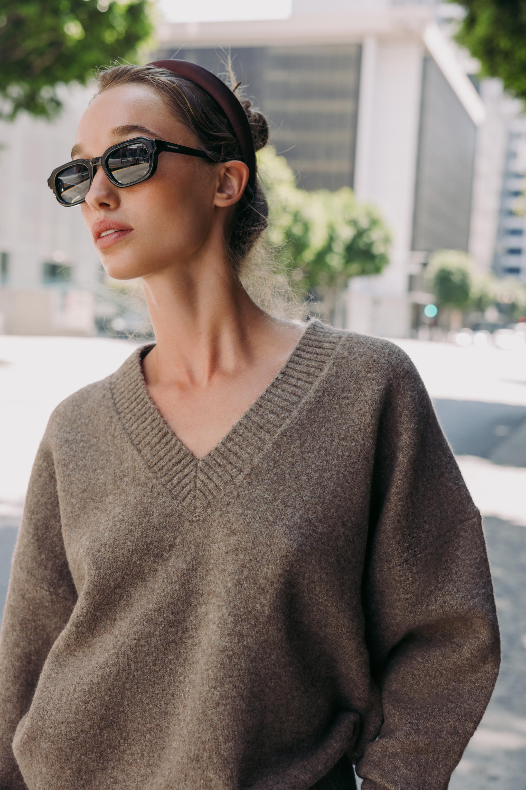 SOFT V-NECK KNIT SWEATER