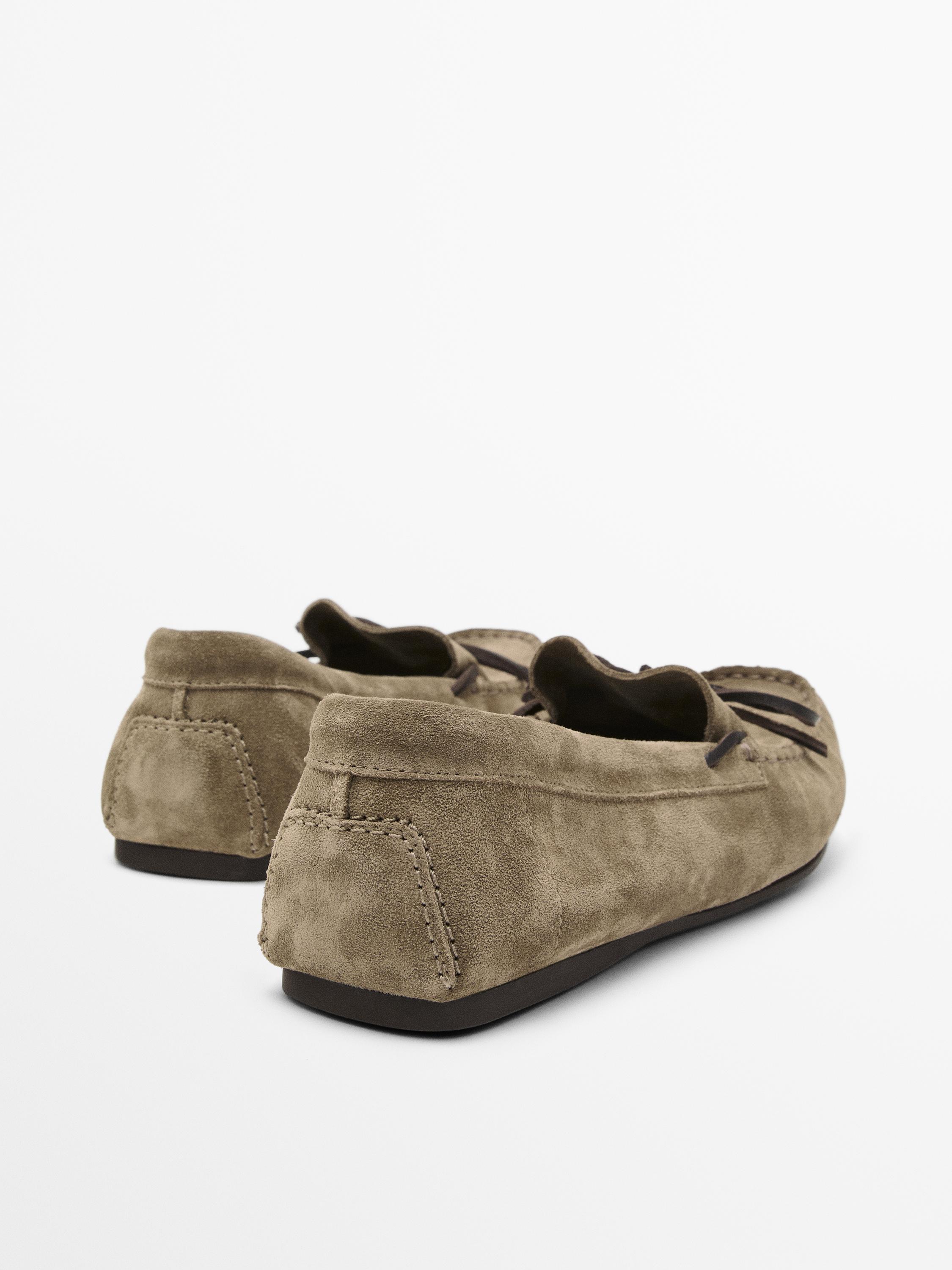 Split suede loafers with bow