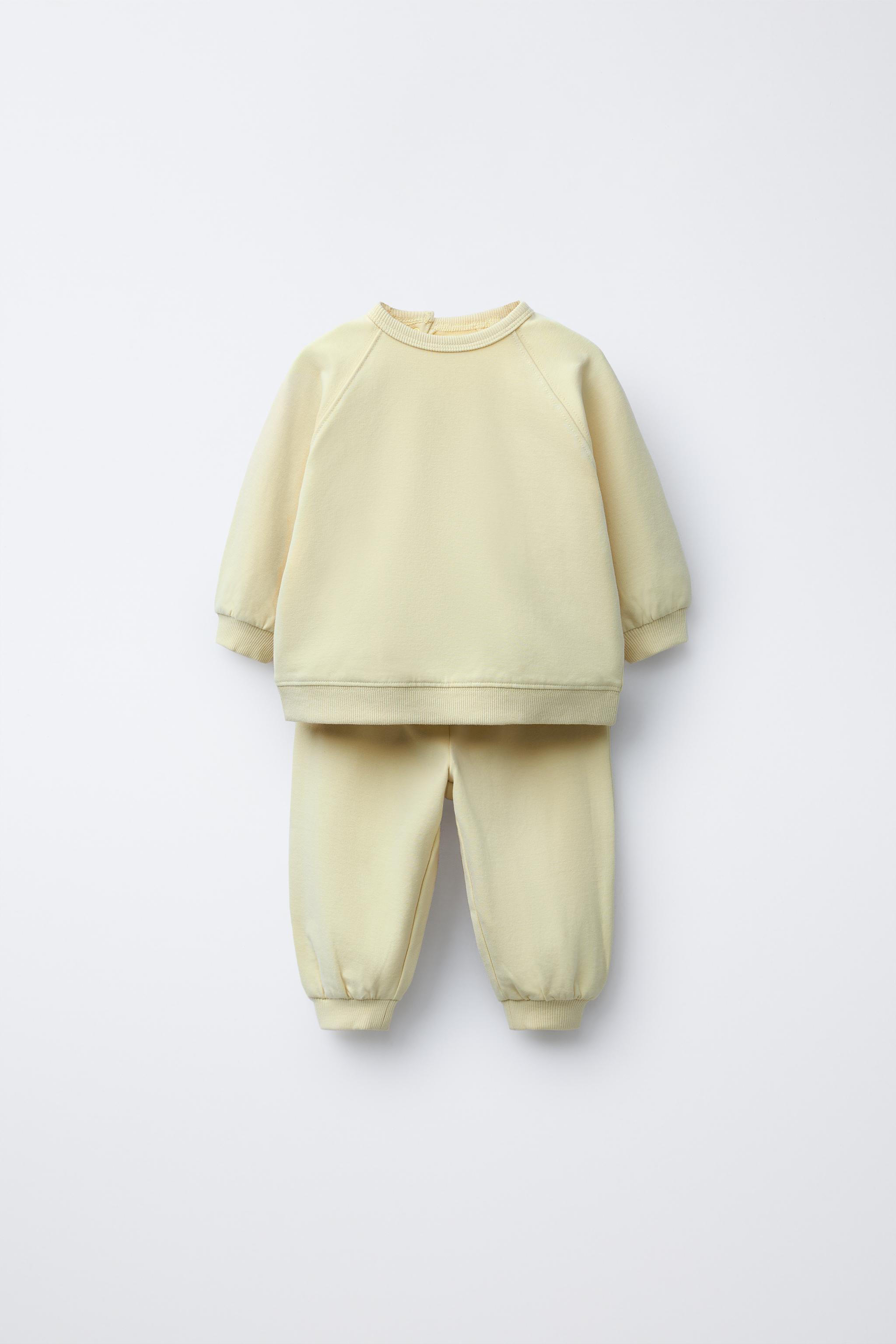 SWEATSHIRT AND JOGGER PANTS SET