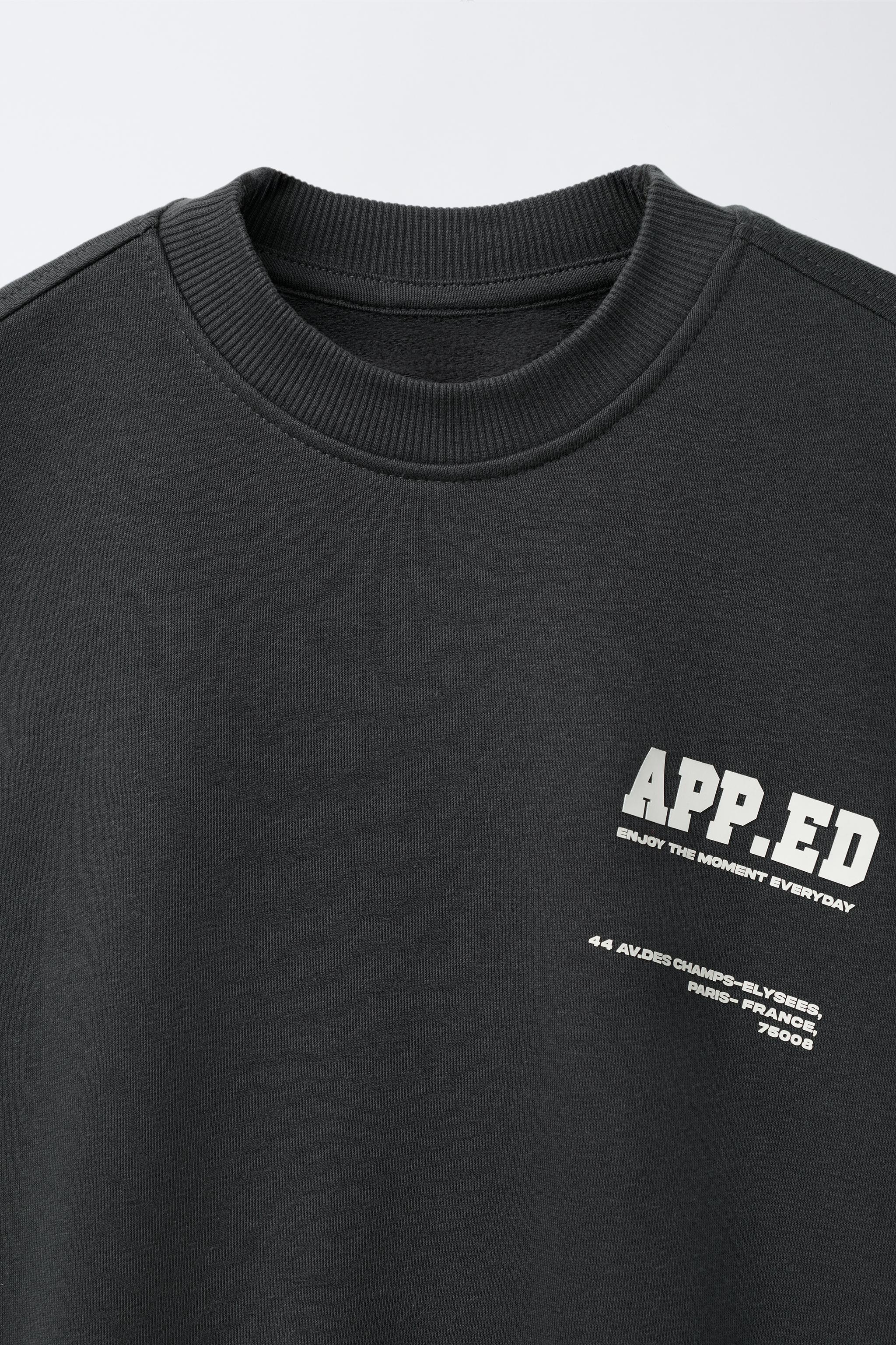 SHORT SLEEVE SWEATSHIRT AND JOGGER PANTS SET TEXT