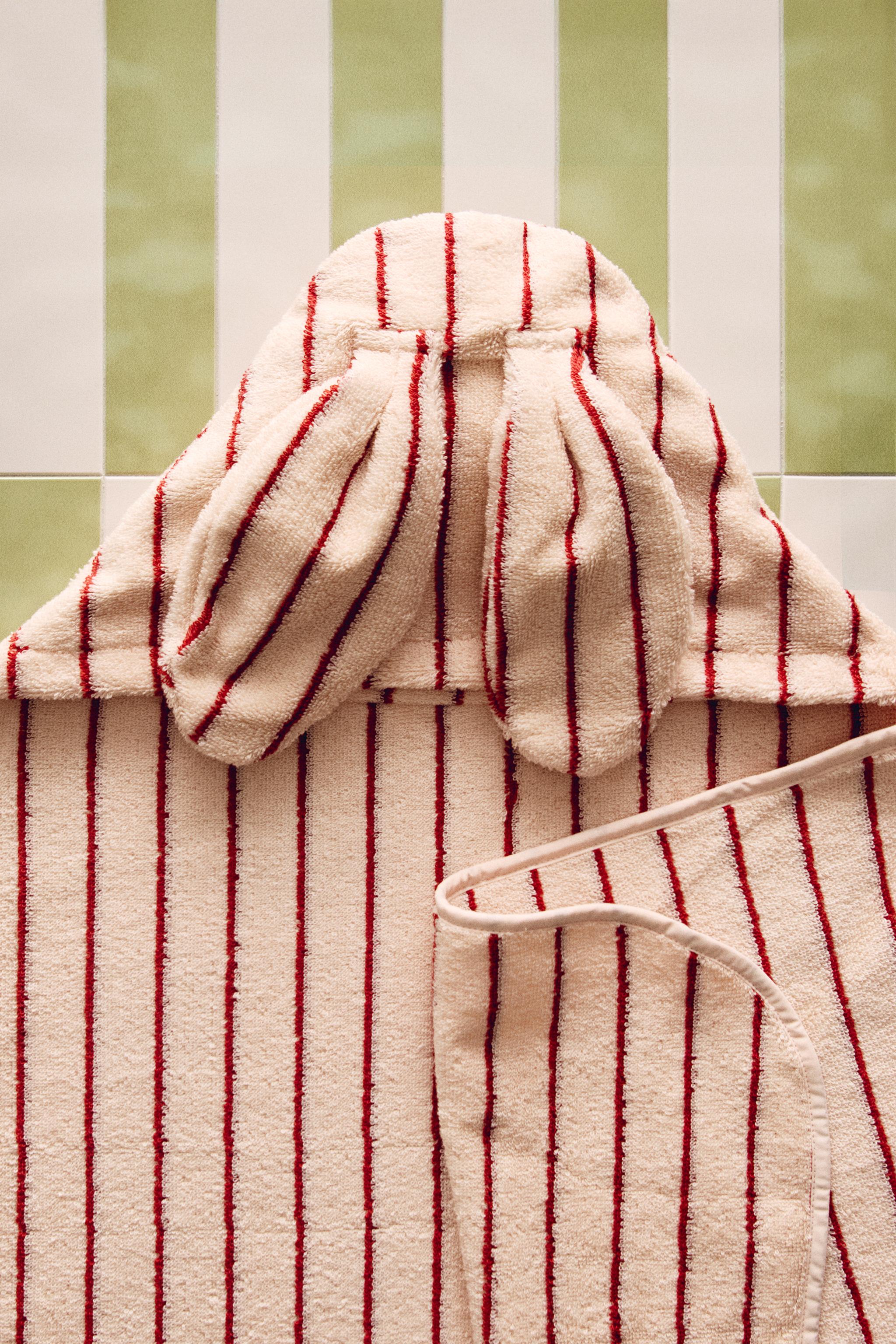 HOODED VELOUR STRIPED BATH TOWEL
