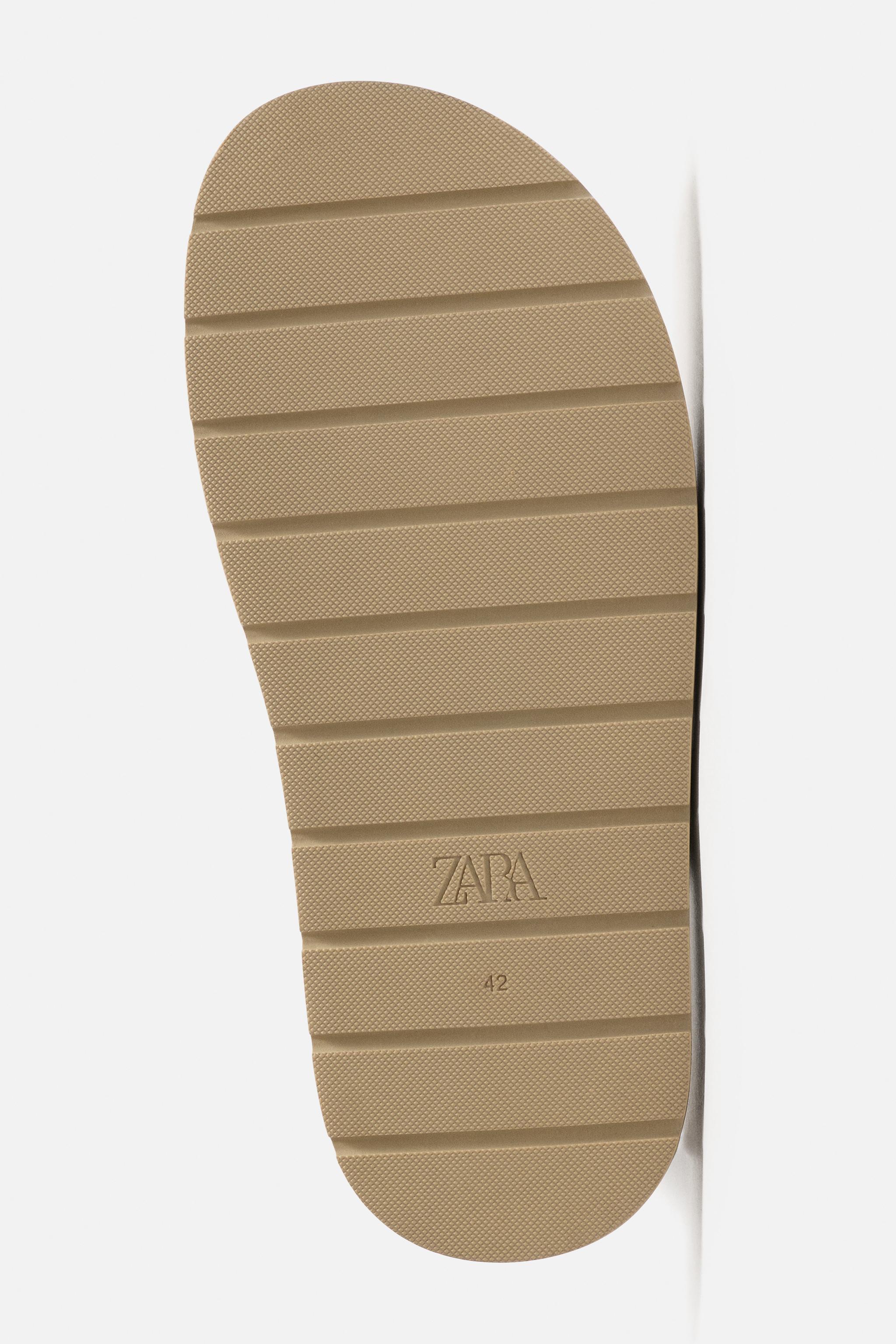 BRAIDED LEATHER CLOGS