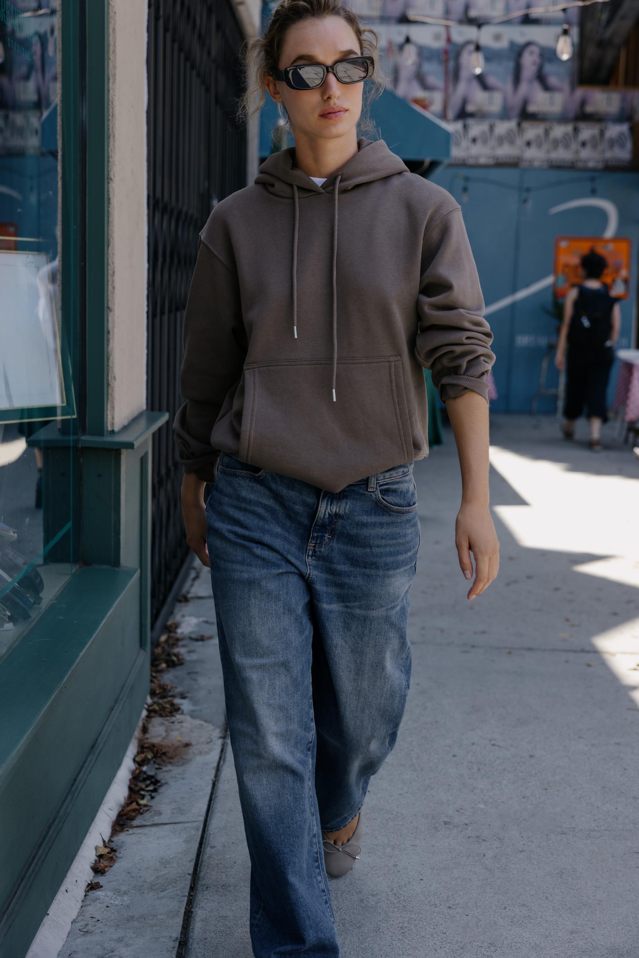 BASIC HOODIE SWEATSHIRT