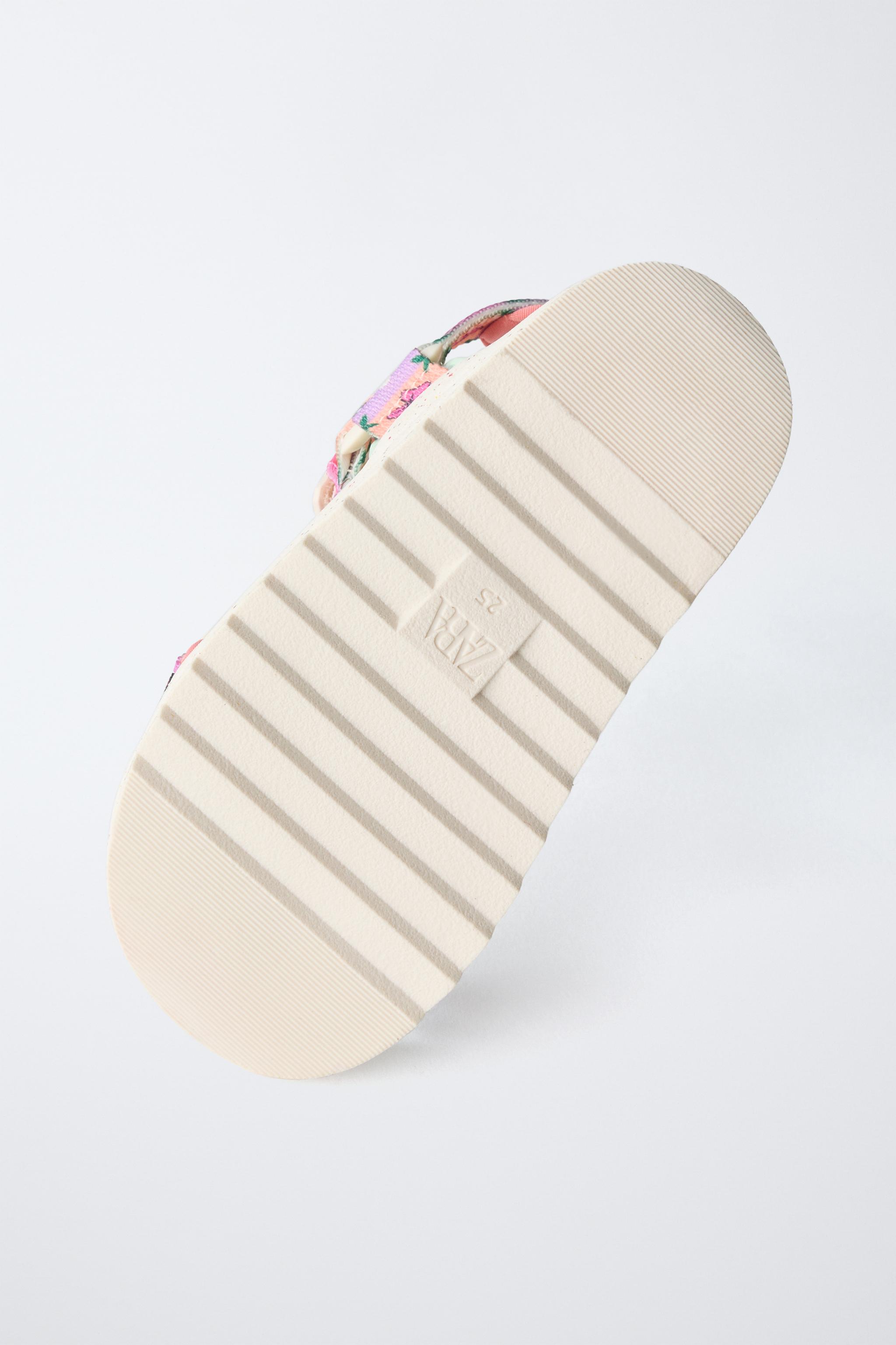 MINNIE MOUSE AND DAISY © DISNEY TECHNICAL SANDALS