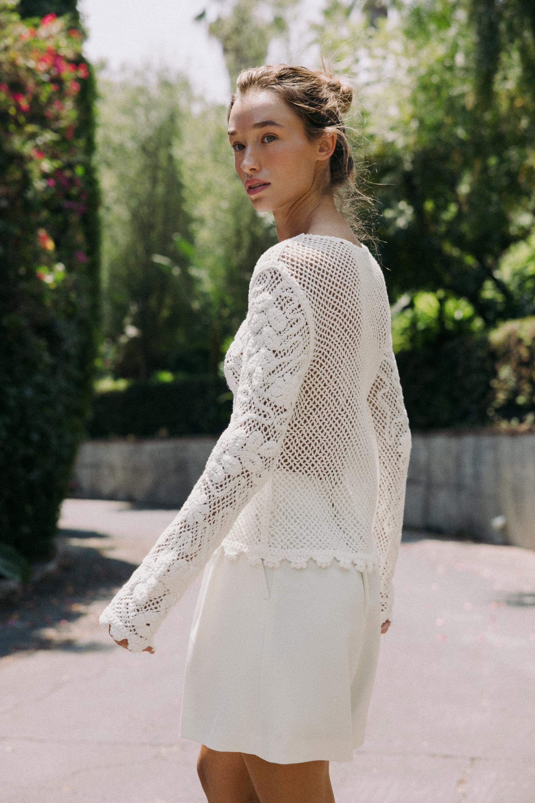 EMBROIDERED LACE TOP