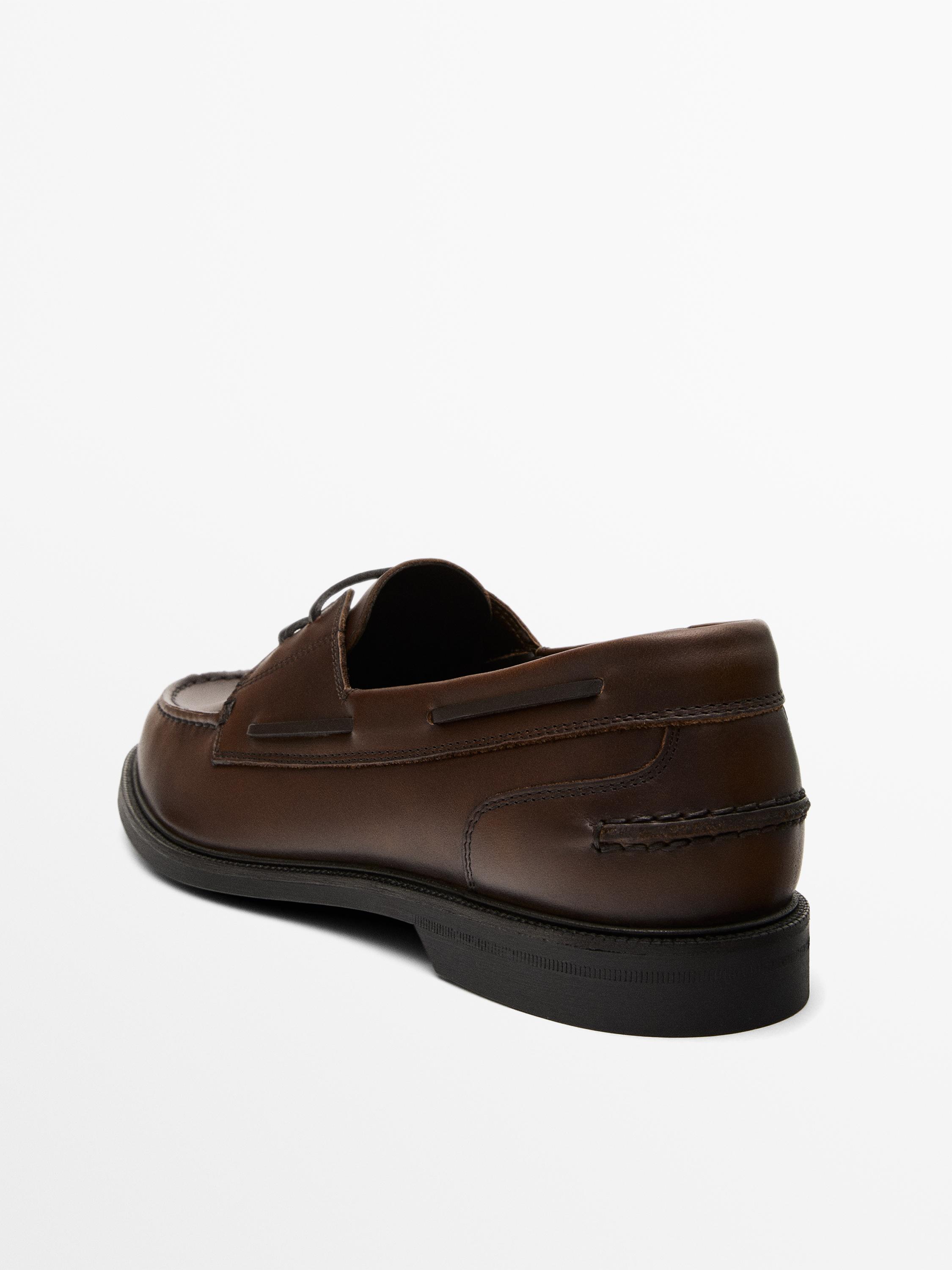 Oiled leather deck shoes