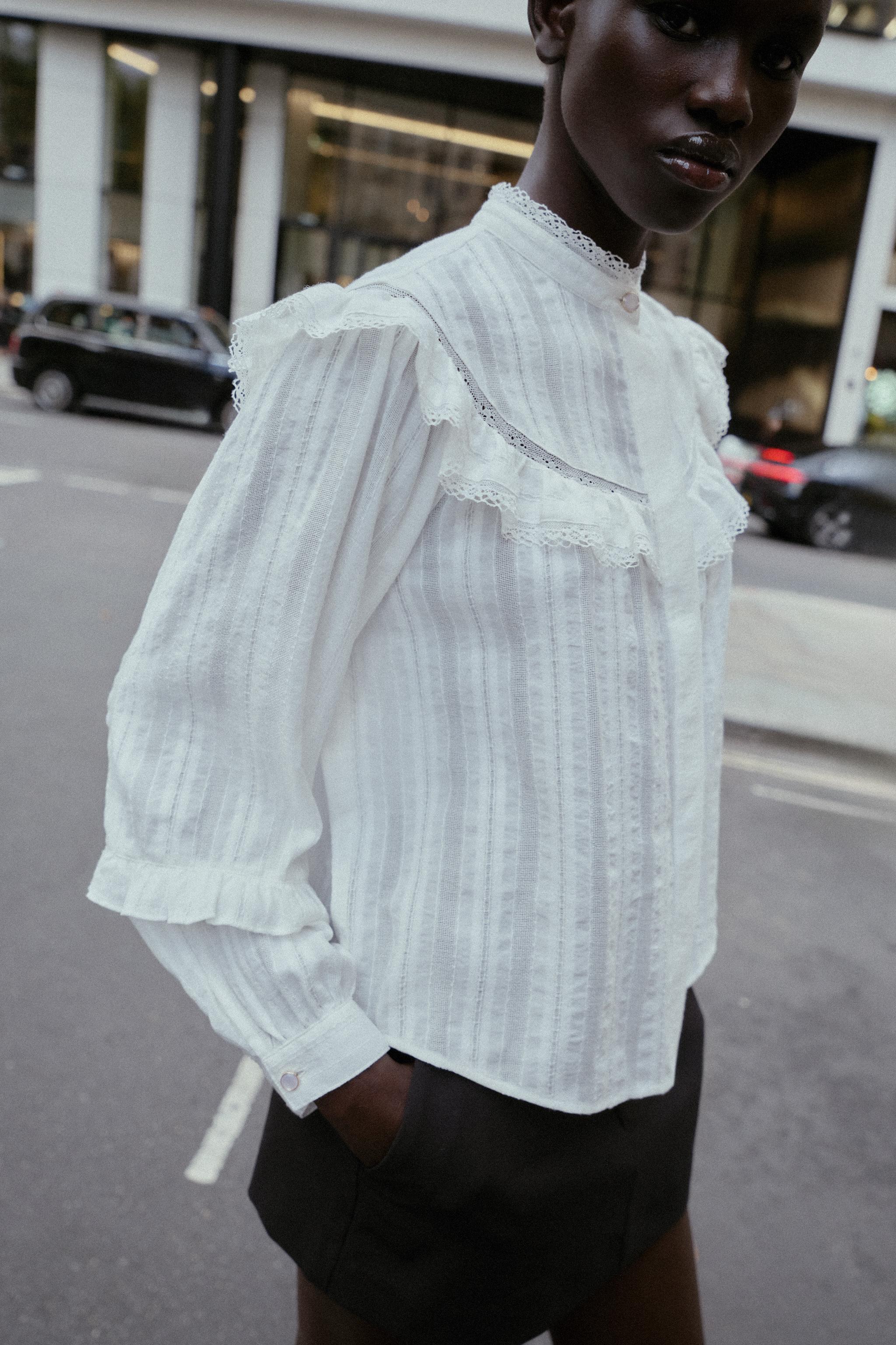 LACE TRIM RUFFLE BLOUSE