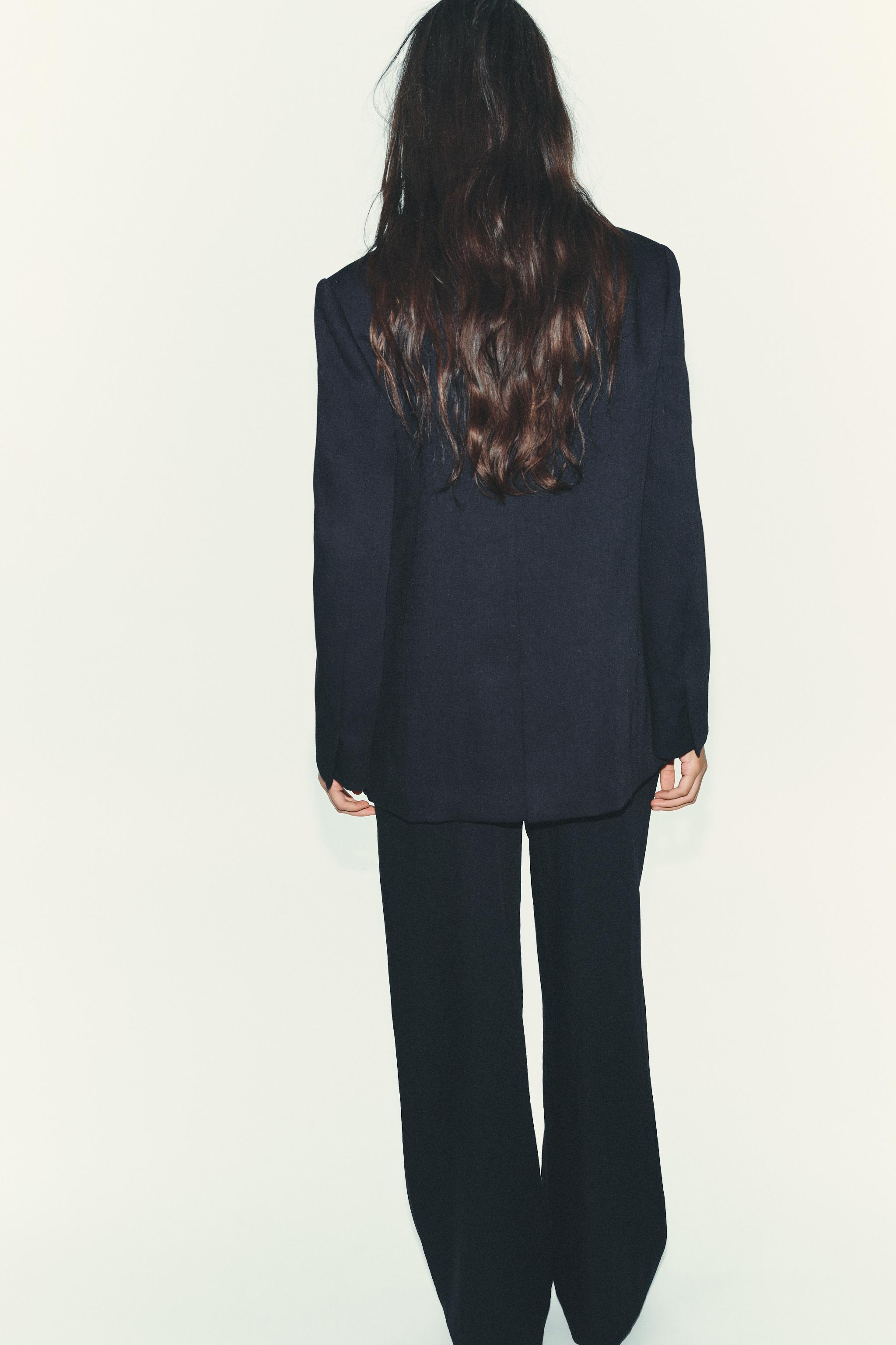 STRAIGHT CUT BUTTONED BLAZER