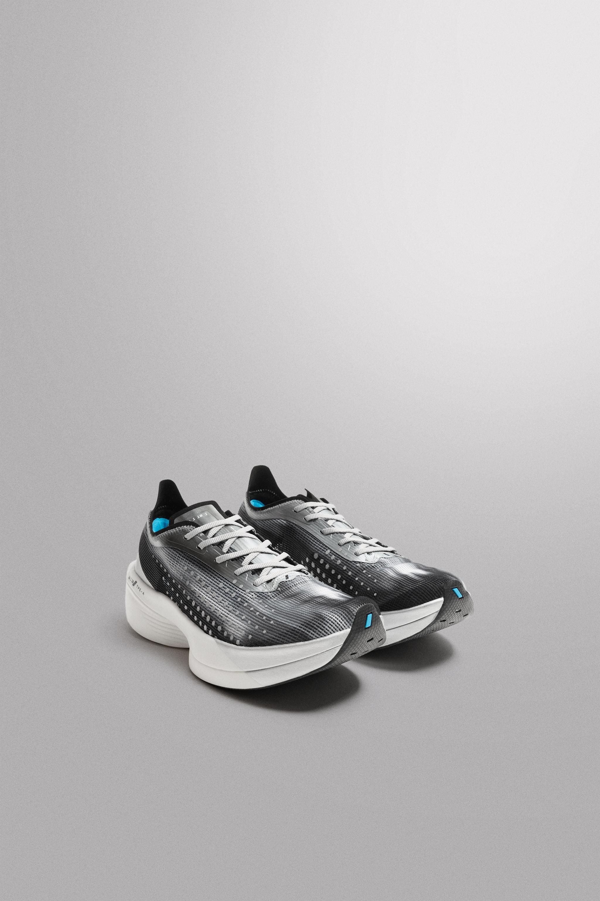 MARATHON RUNNING SHOES