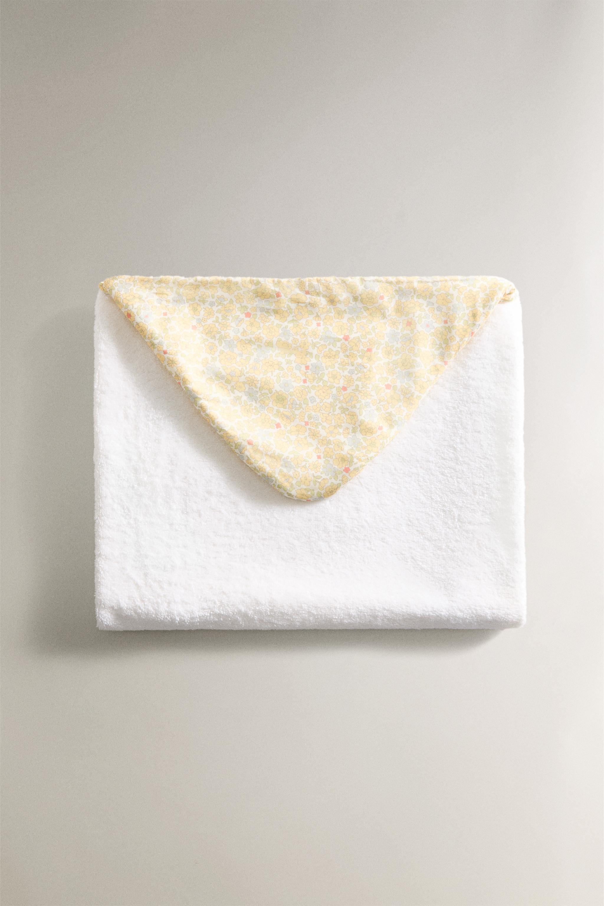HOODED BABY BATH TOWEL WITH FLORAL PIPING AND HOOD
