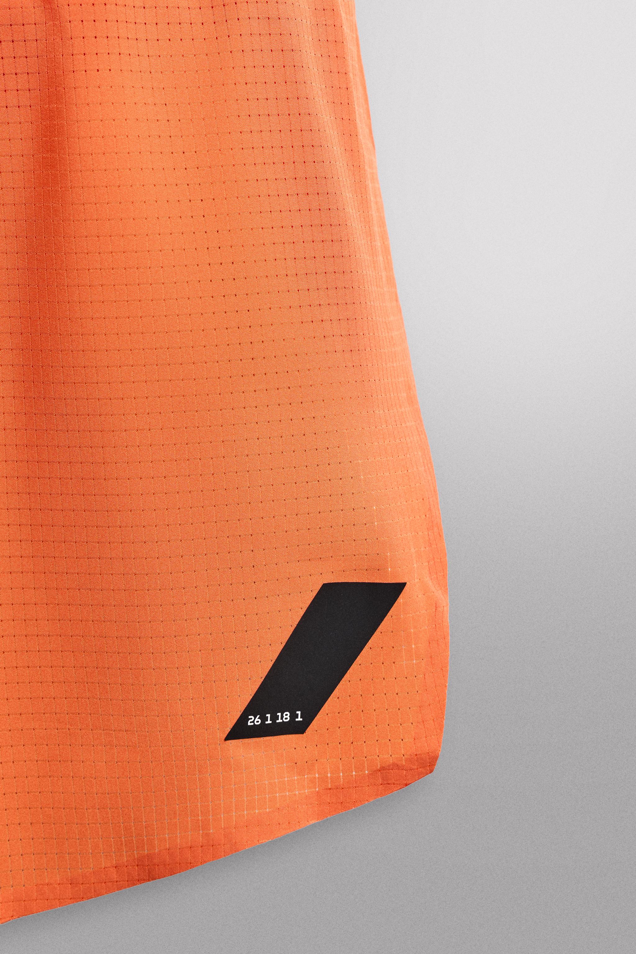 SHORT RUNNING SHORTS