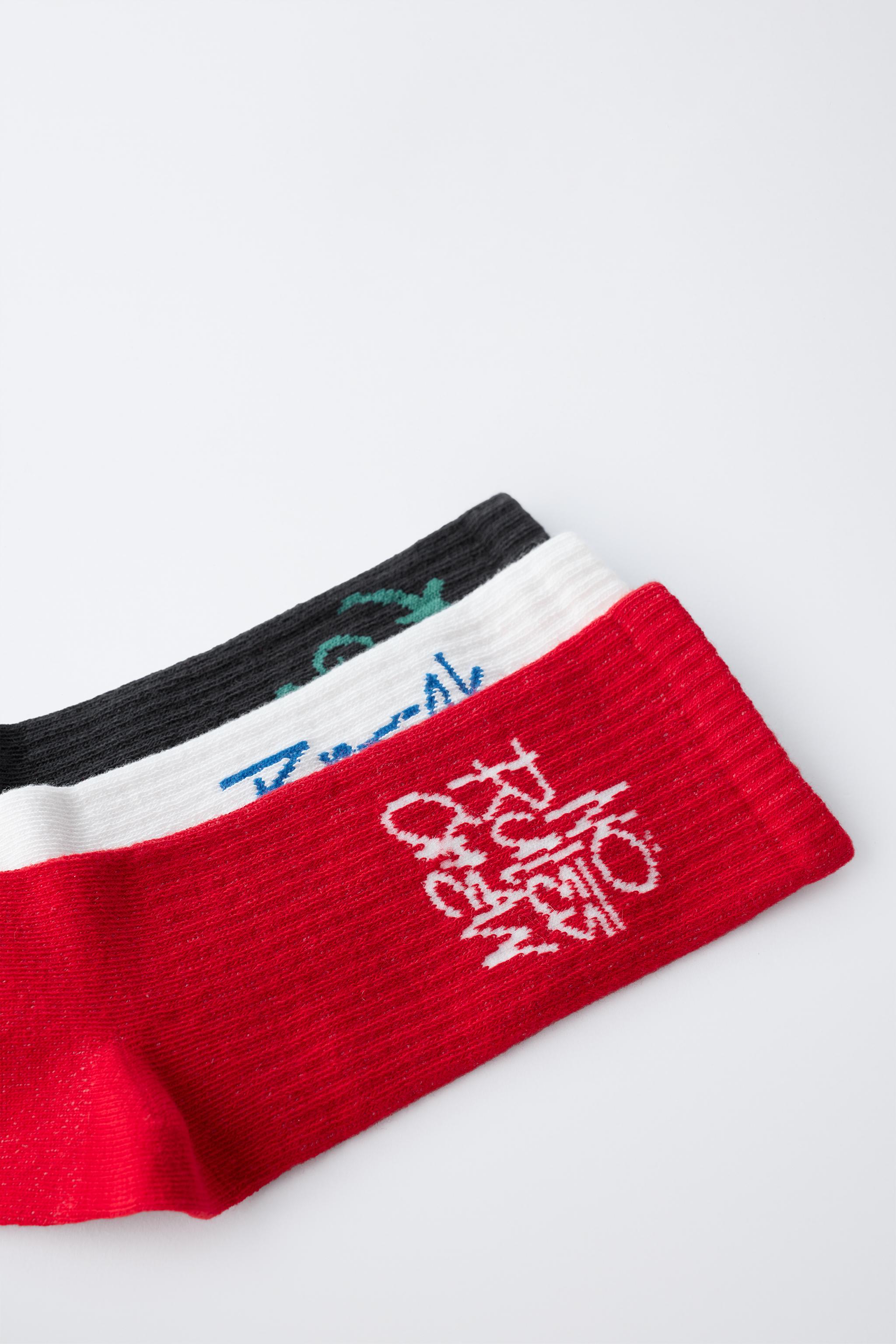 THREE-PACK OF GRAFFITI TEXT SOCKS