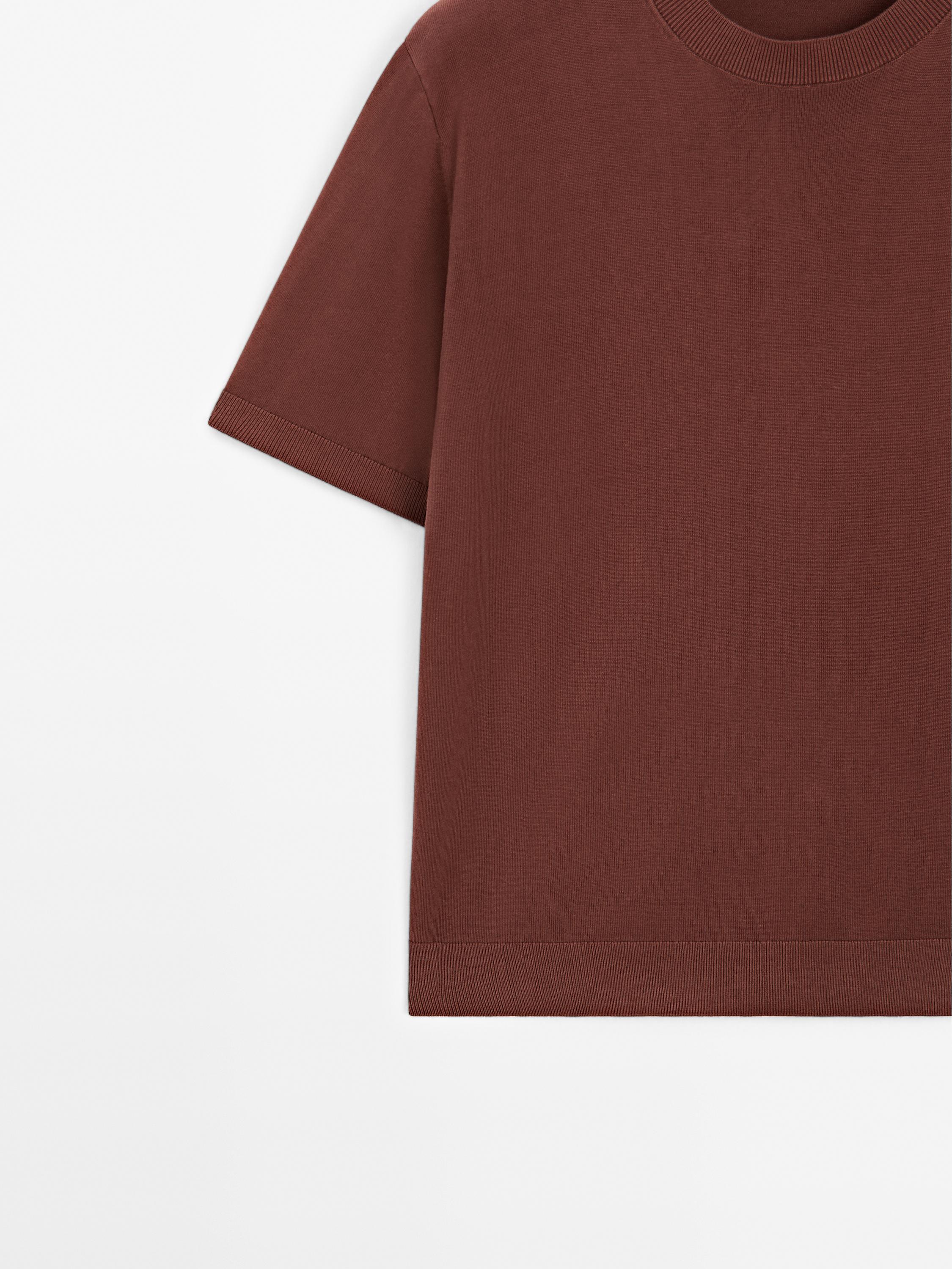 Short sleeve knit T-shirt