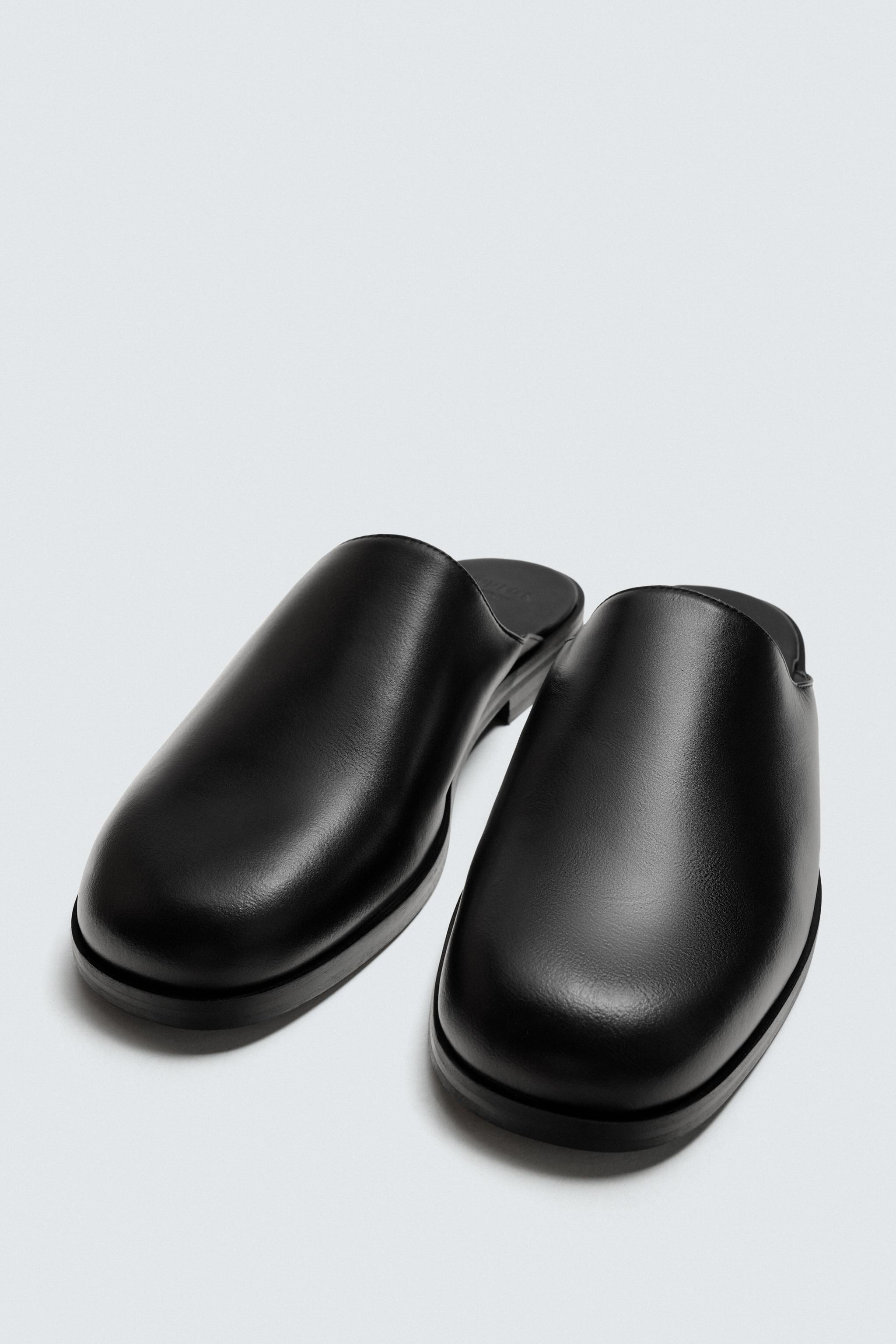 LIMITED EDITION LEATHER CLOGS
