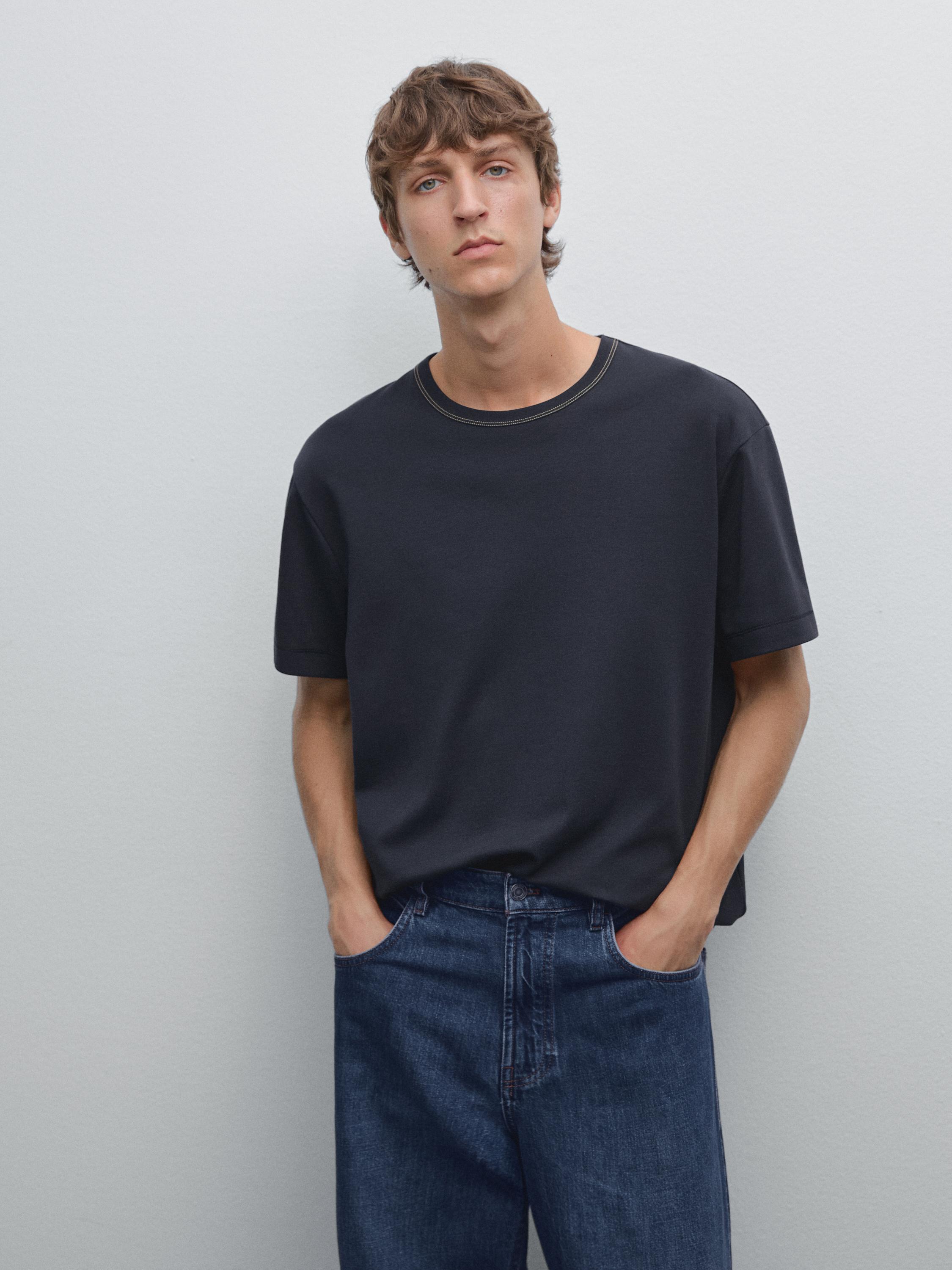 Short-sleeve T-shirt with contrast topstitching
