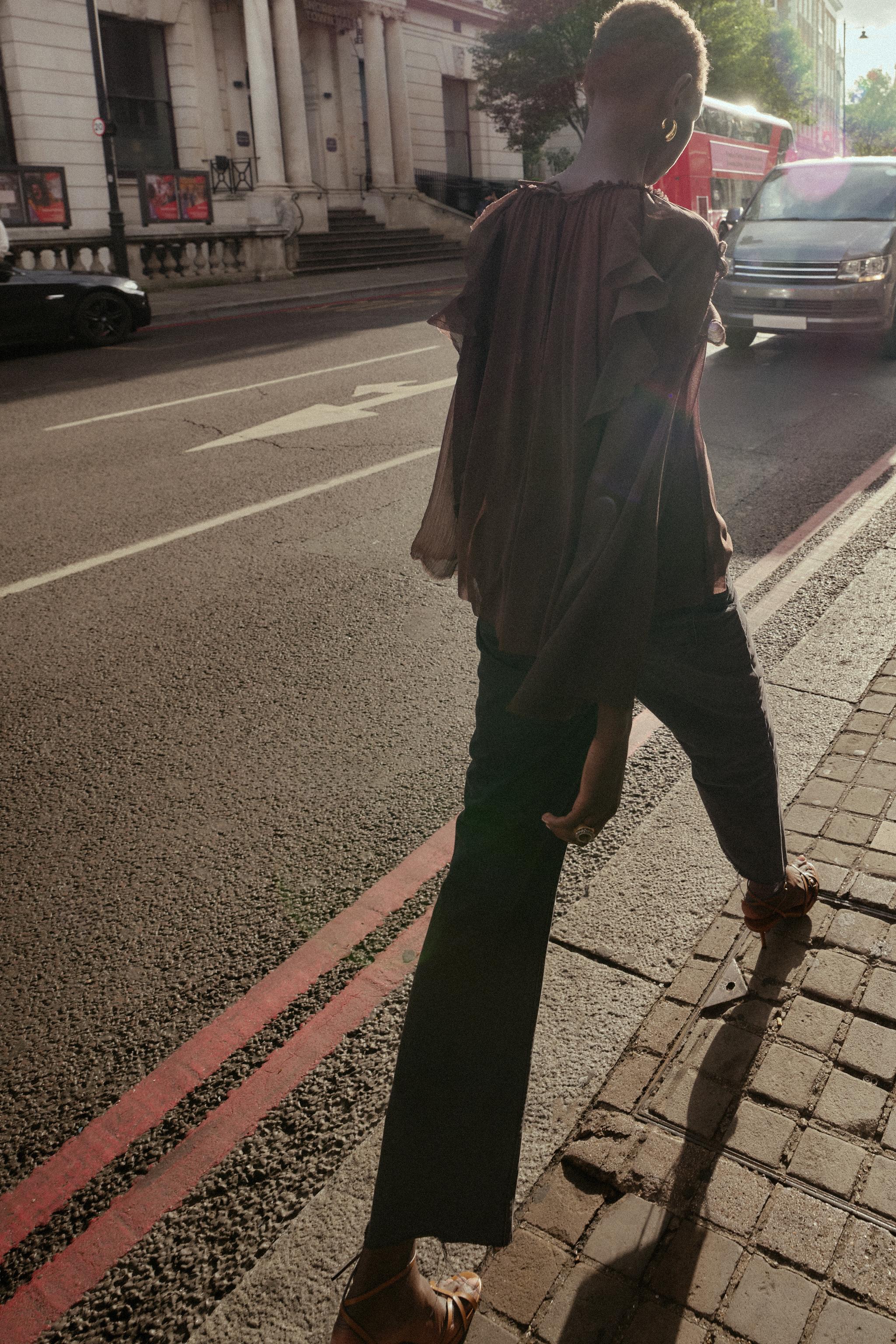 FLOWY RUFFLED BLOUSE