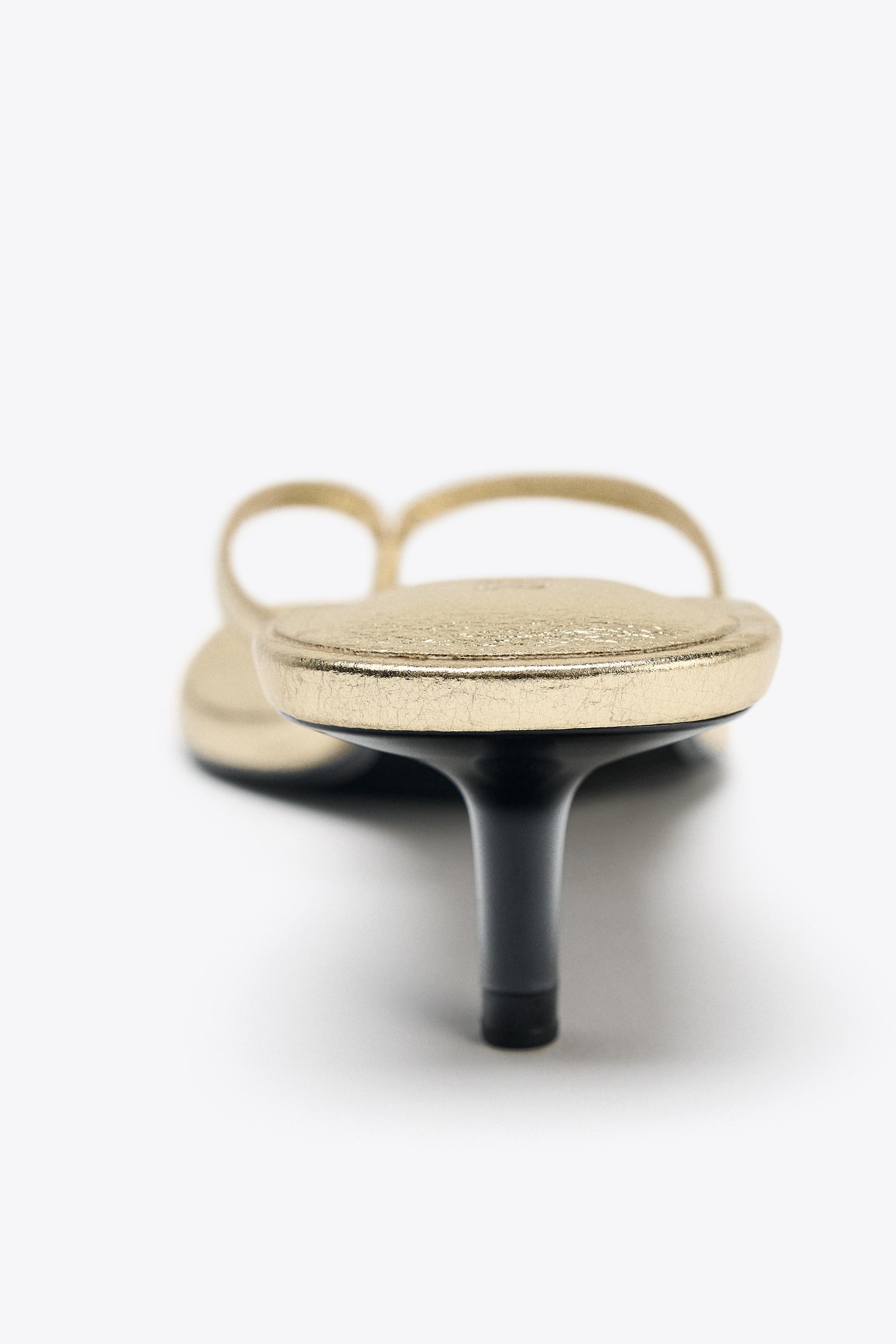 METALLIC EFFECT KITTEN SANDALS