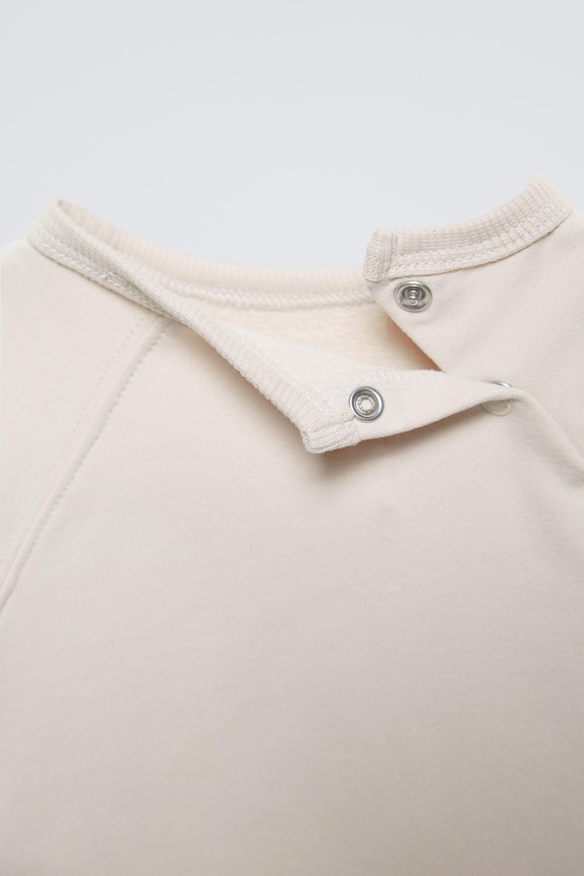 SWEATSHIRT AND JOGGER PANTS SET