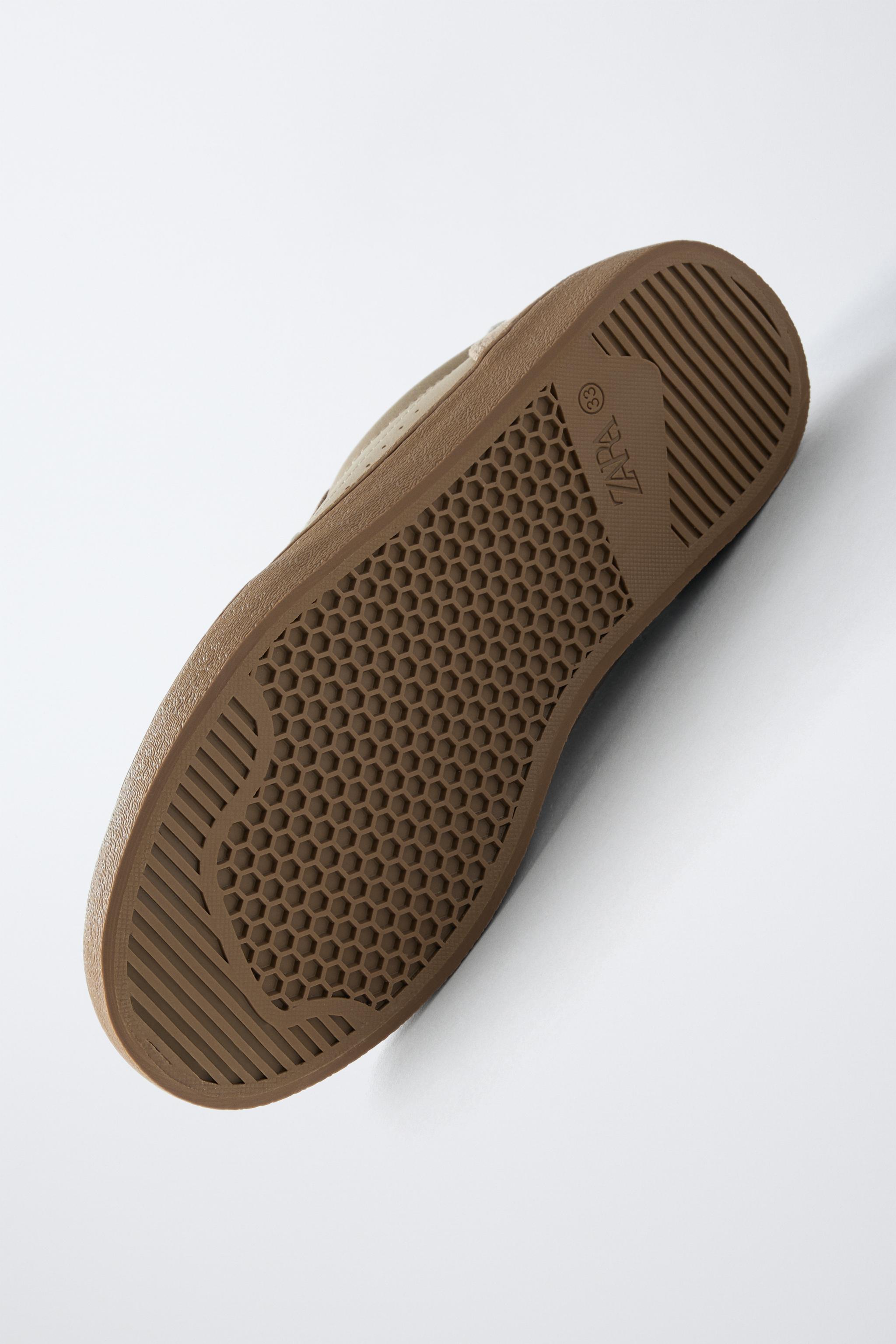 SNEAKERS WITH DETAIL