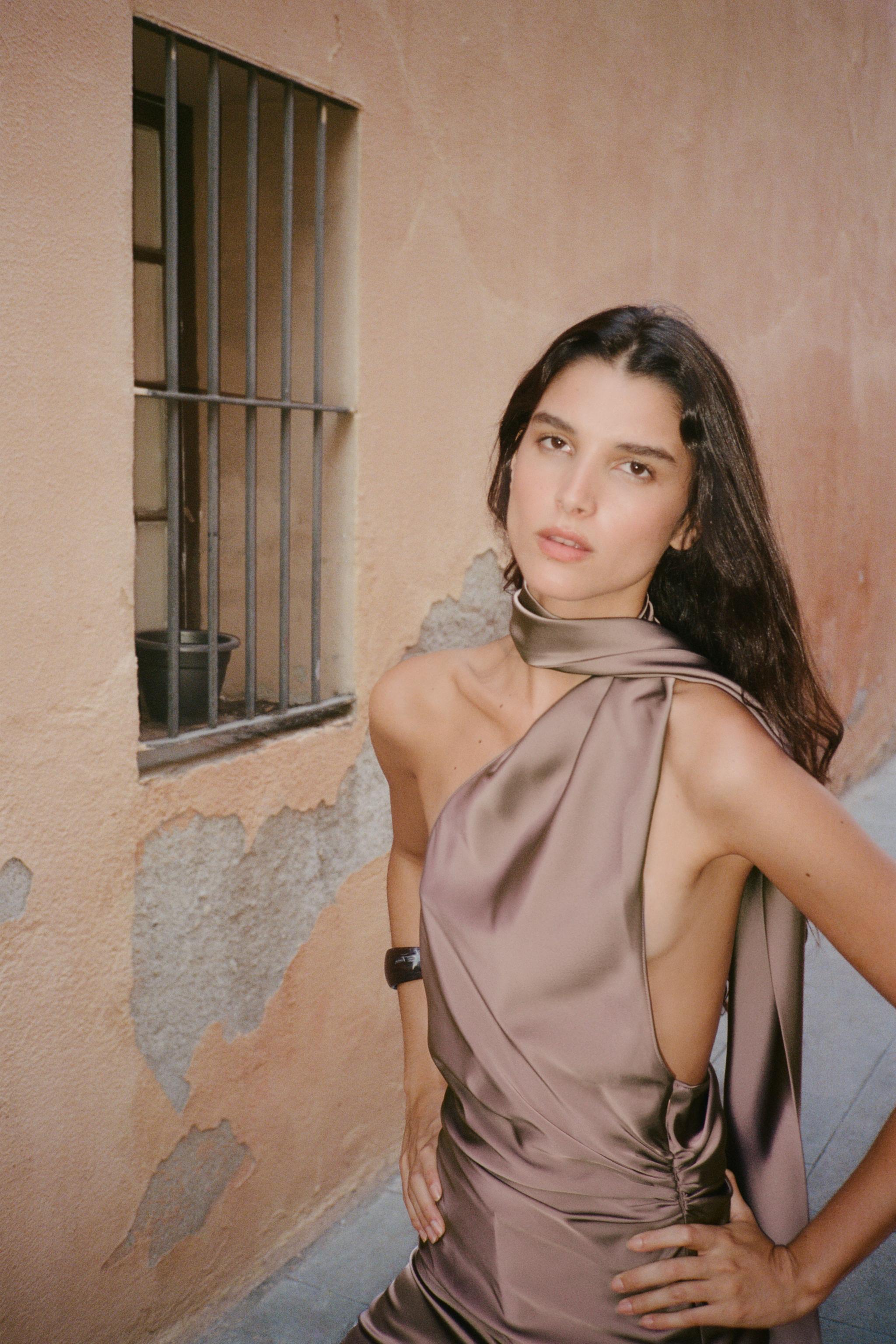 SATIN EFFECT HALTER SCARF TOP