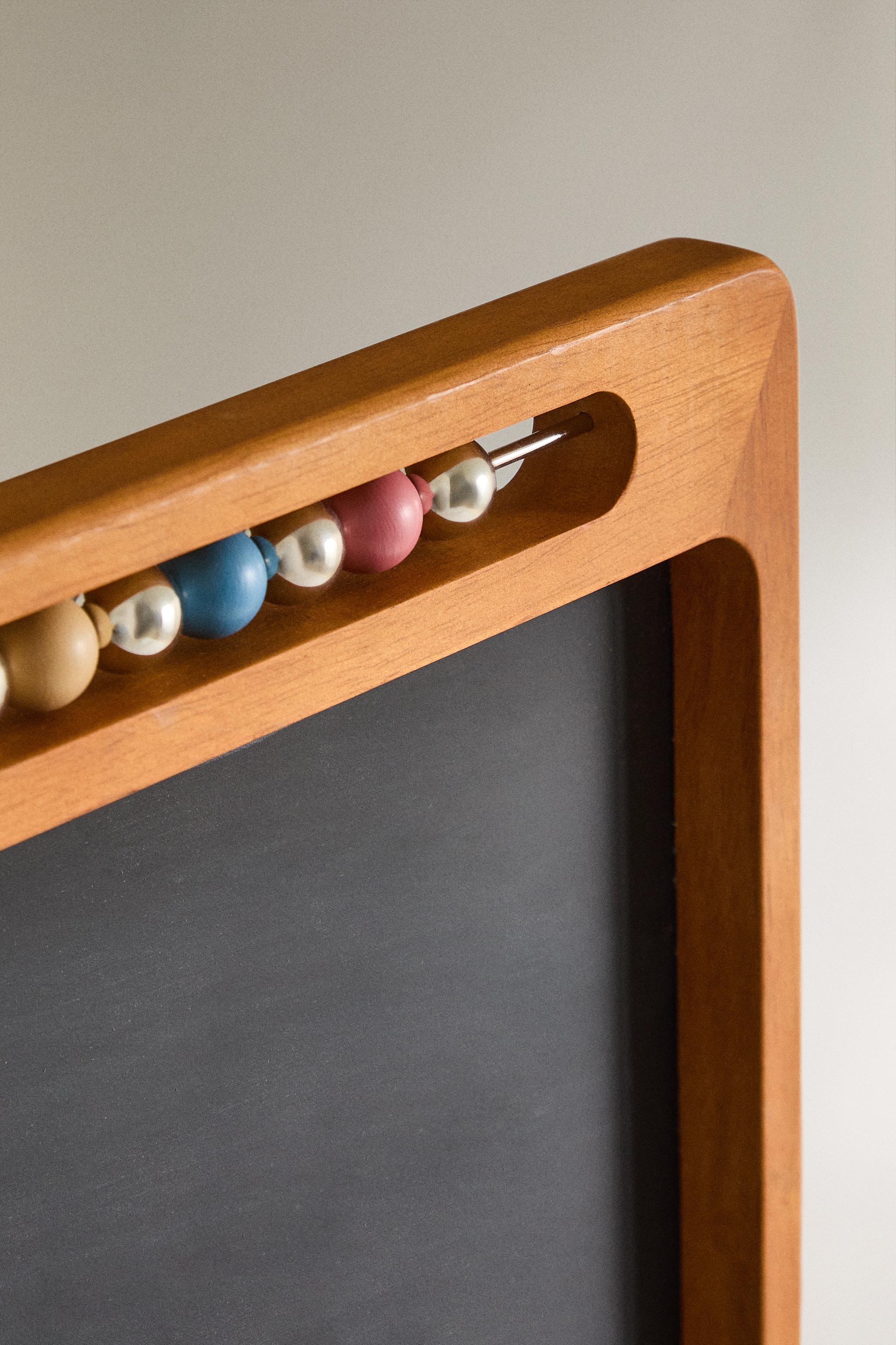 CHILDREN'S WOODEN BOARD
