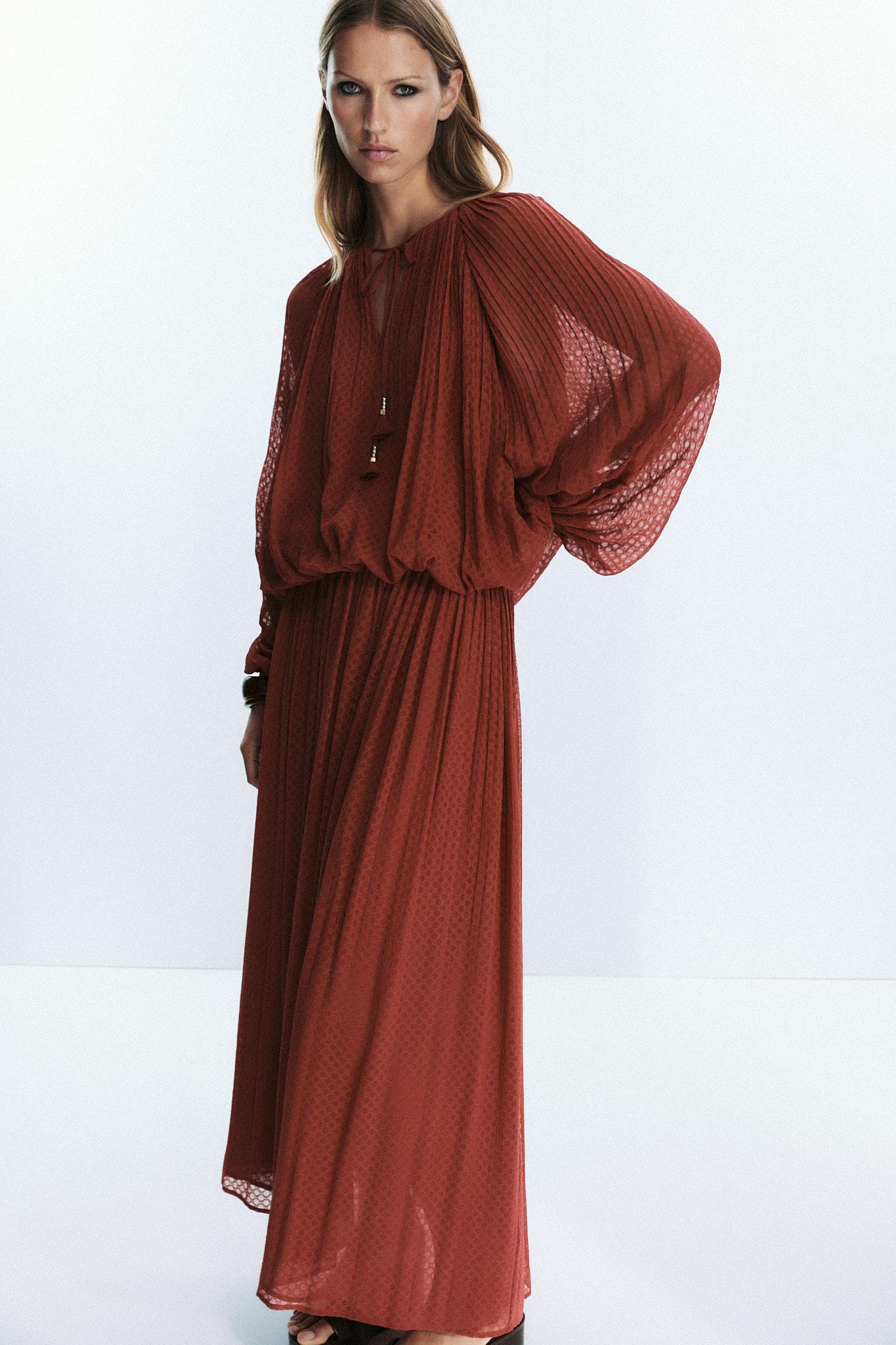 TASSEL PLEATED BLOUSE