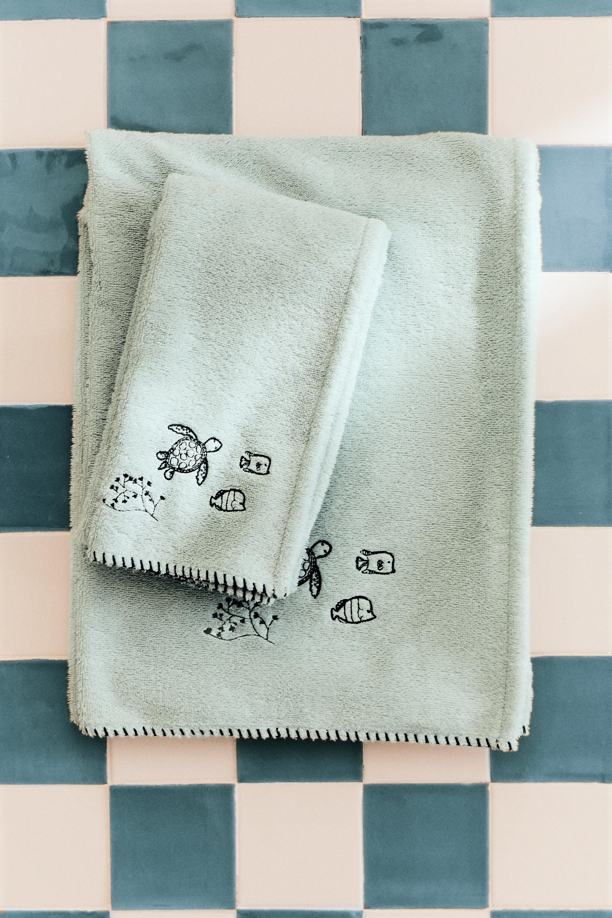 CHILDREN'S TROPICAL SEA BATH TOWEL